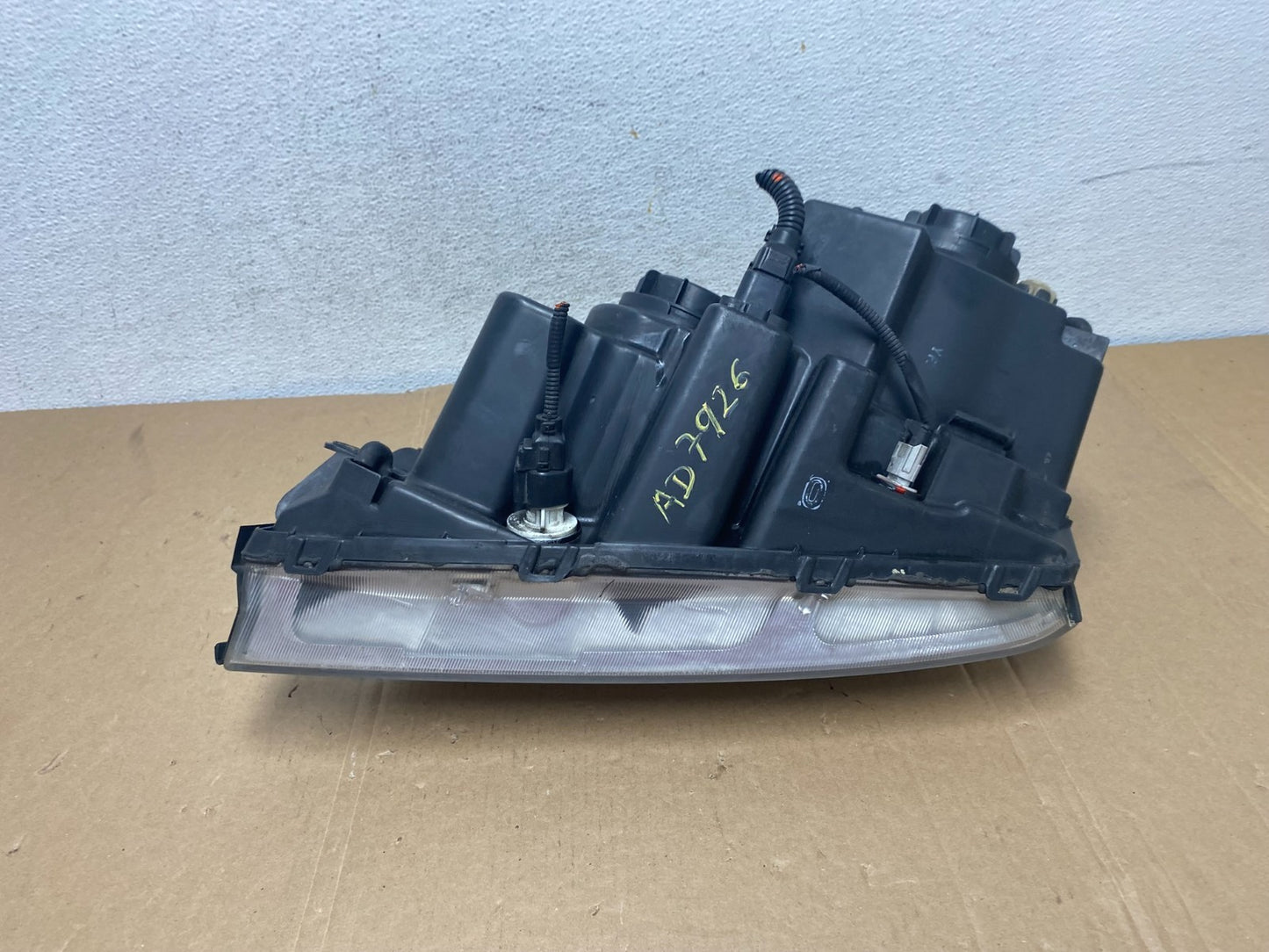 2003 to 2006 Kia Sorento Right Passenger Rh Side Headlight Halogen AD7926 DW6