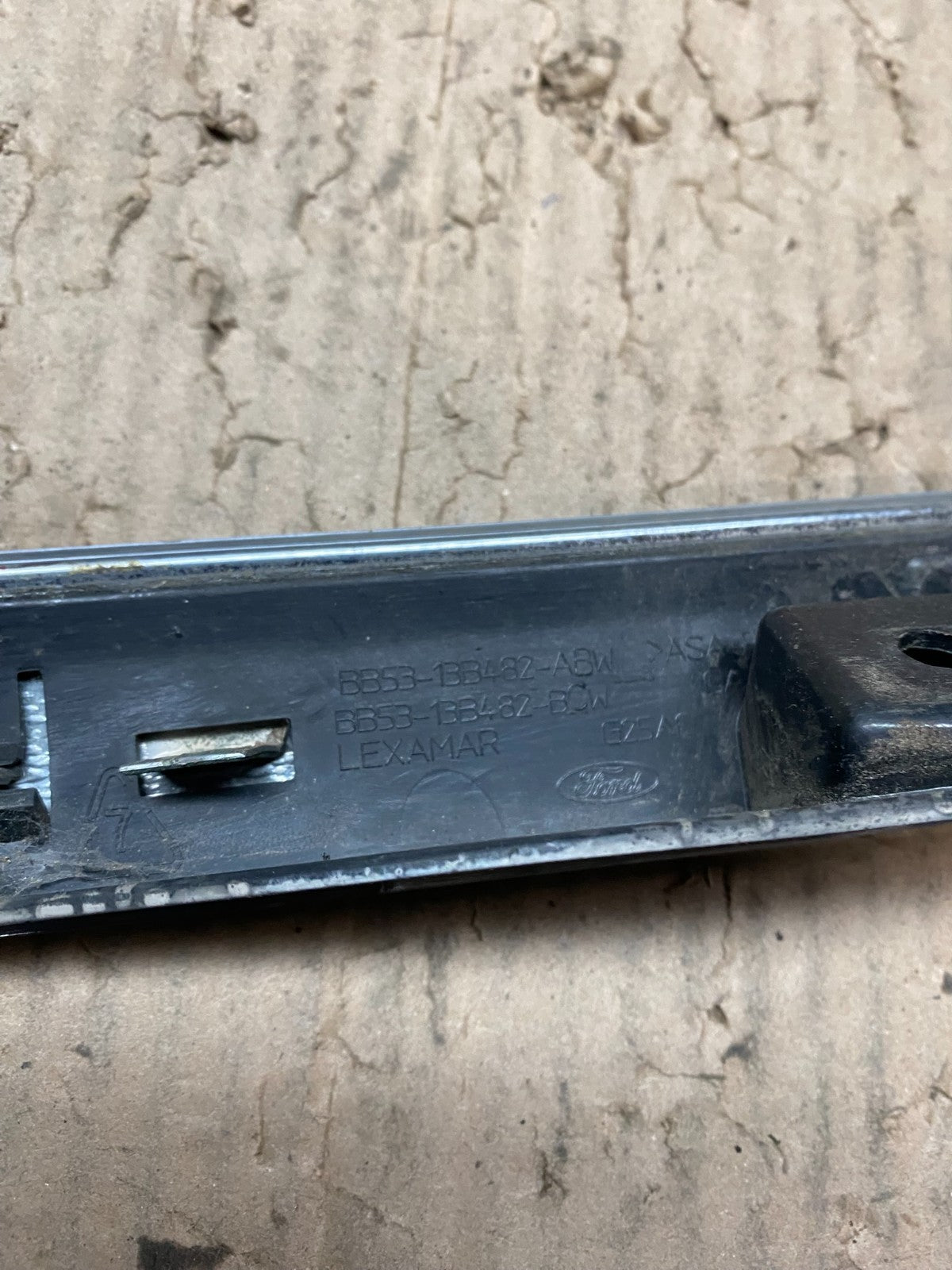 2011 to 2014 Ford Explorer Rear Tailgate Gate Trim Molding With Camera X9452 DG7