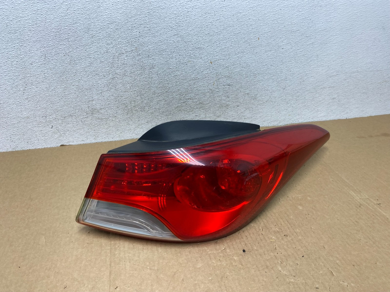 2011 2012 2013 Hyundai Elantra Sedan Right Passenger Tail Light AF9599 DW0