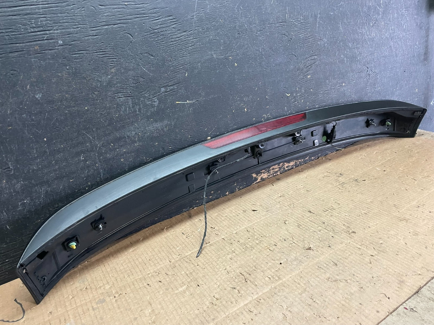 2007 to 2009 AUDI Q7 Rear Tailgate Spoiler W/ 3RD Third Brake Light OEM y6496 DG9