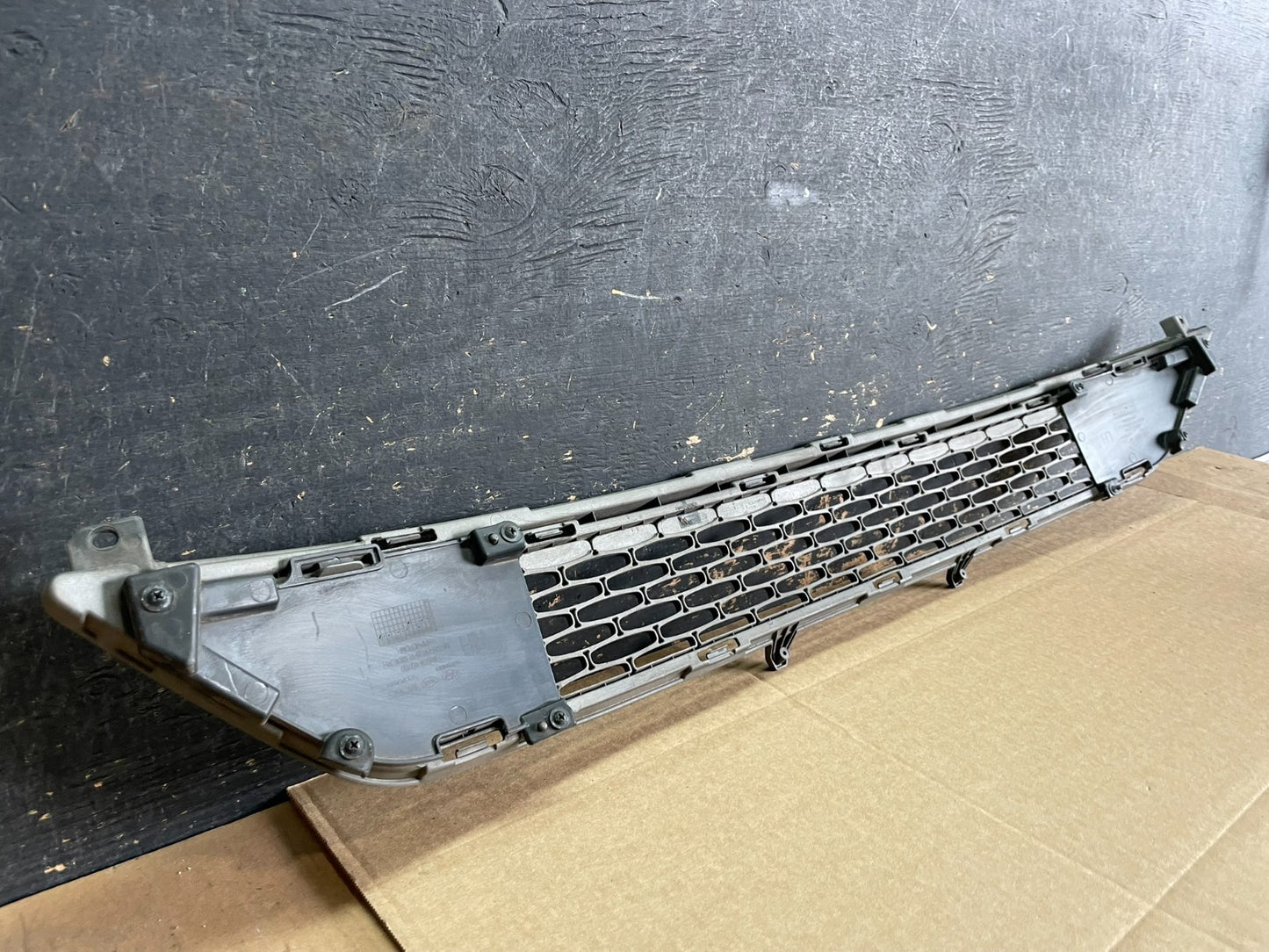 2014 to 2015 Kia Sorento Front Bumper Lower Center Grill Grille aa8940 DG4