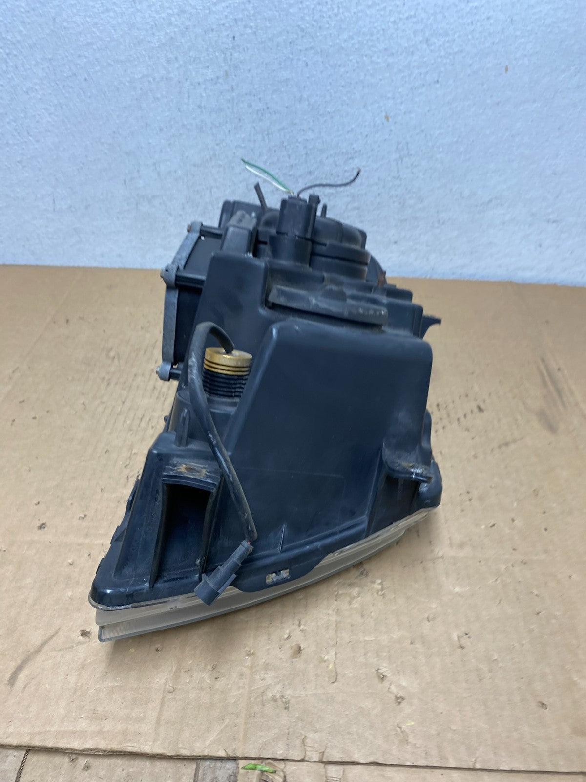 Xenon 2003-2006 Lincoln Navigator Left Driver Side Headlight AD1077 DW5