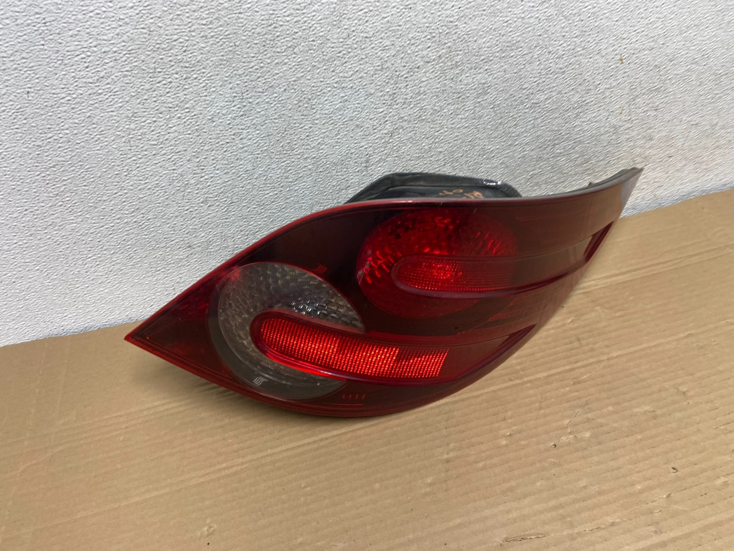 2006 - 2010 Mercedes W251 R-CLASS Right Passenger RH Side Tail Light AG8889 DW2