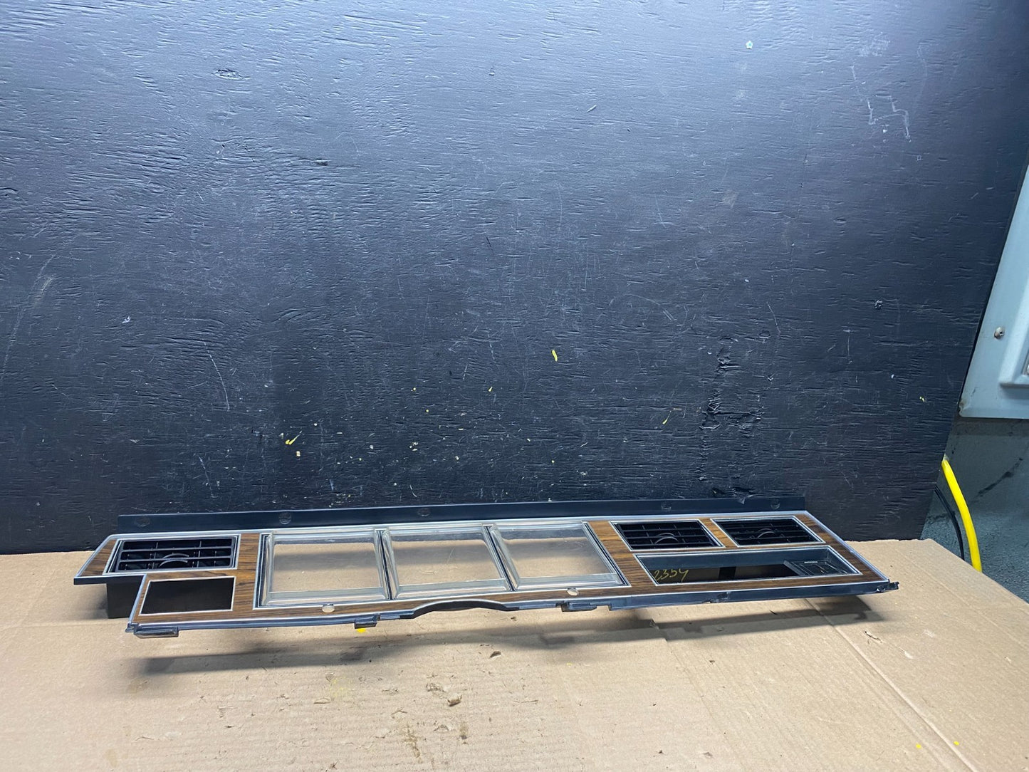 1981-1899 Lincoln Continental Mark VI Speedometer Dash Bezel Air Vent q2359 DG1