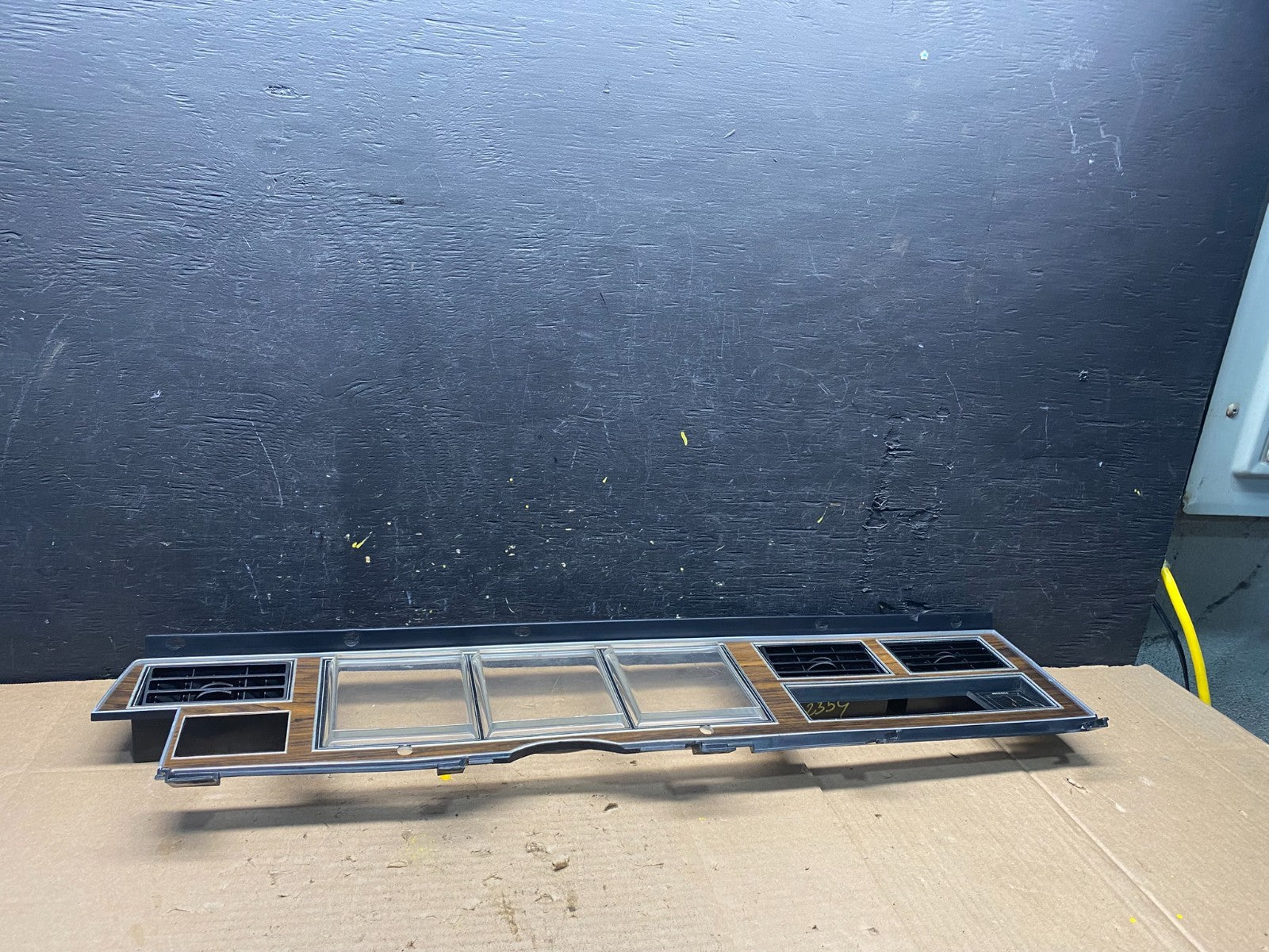 1981-1899 Lincoln Continental Mark VI Speedometer Dash Bezel Air Vent q2359 DG1