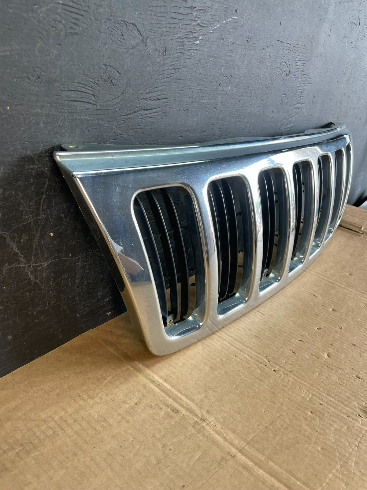 1999 to 2003 Jeep Grand Cherokee Front Upper Grill Grille AE8421 DW2