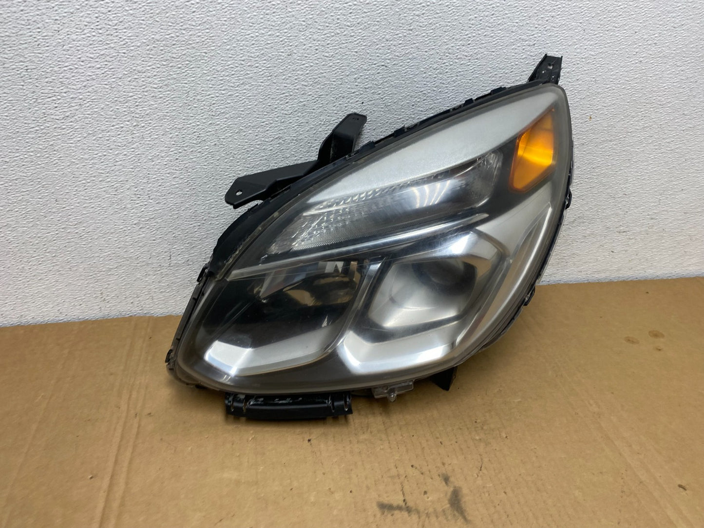 2016-2018 Chevrolet Equinox Left Driver LH Halogen Headlight AD2669 DW2