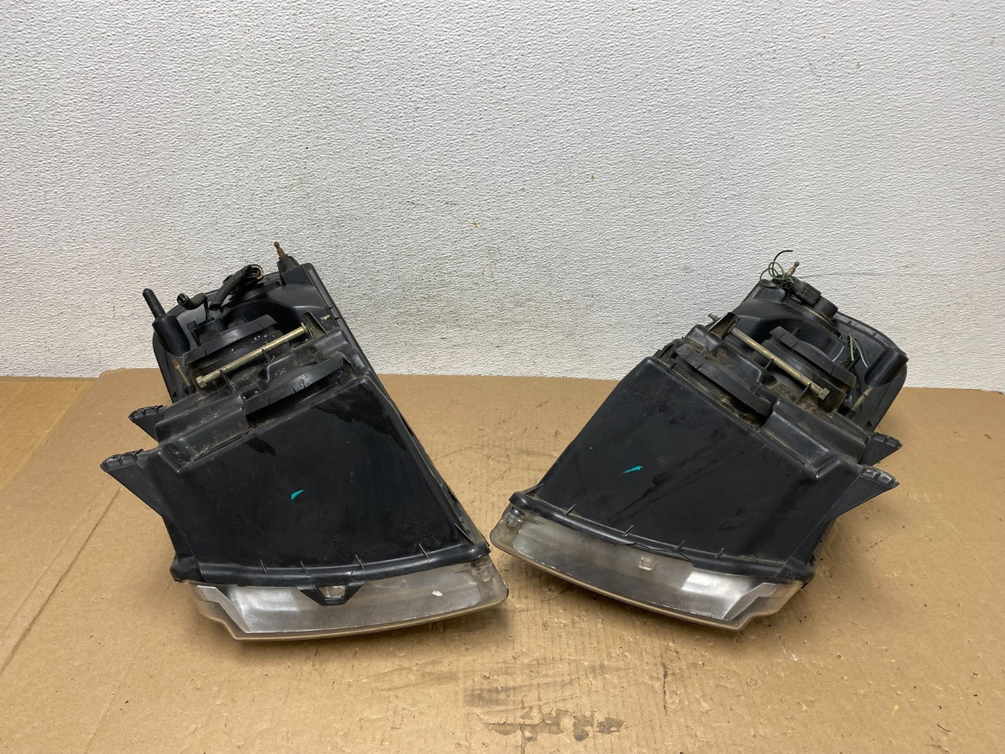 2003 - 2006 Ford Expedition Left+Right Side Headlights Halogen AD7796 DW9