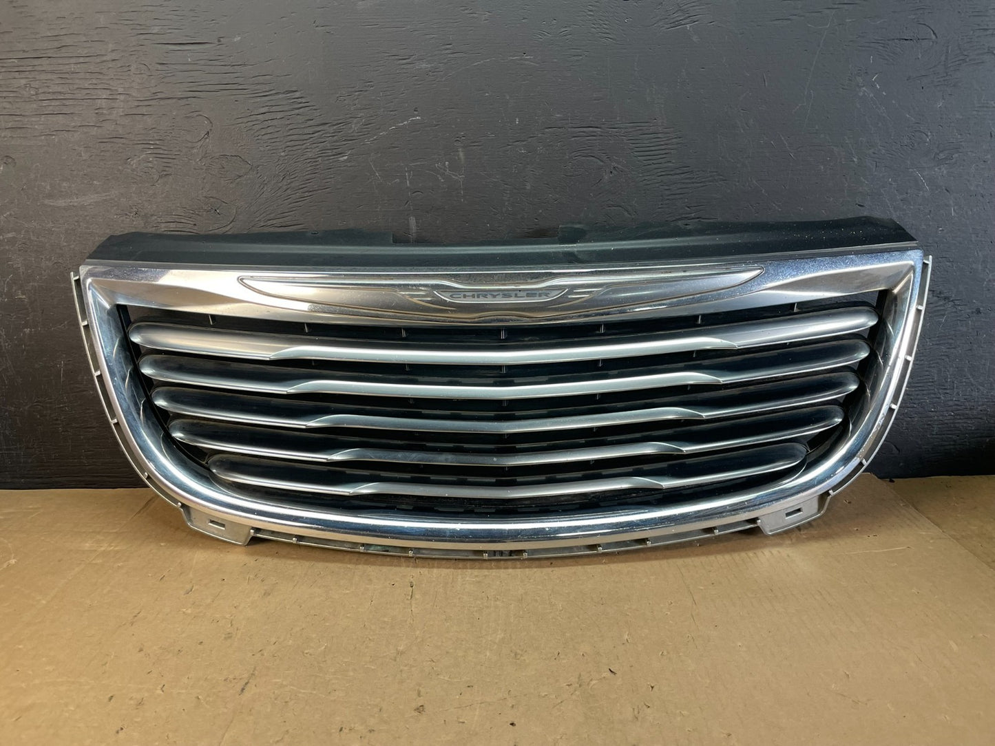 2011 to 2016 Chrysler Town & Country Front Upper Grill Grille AD5854 DW0
