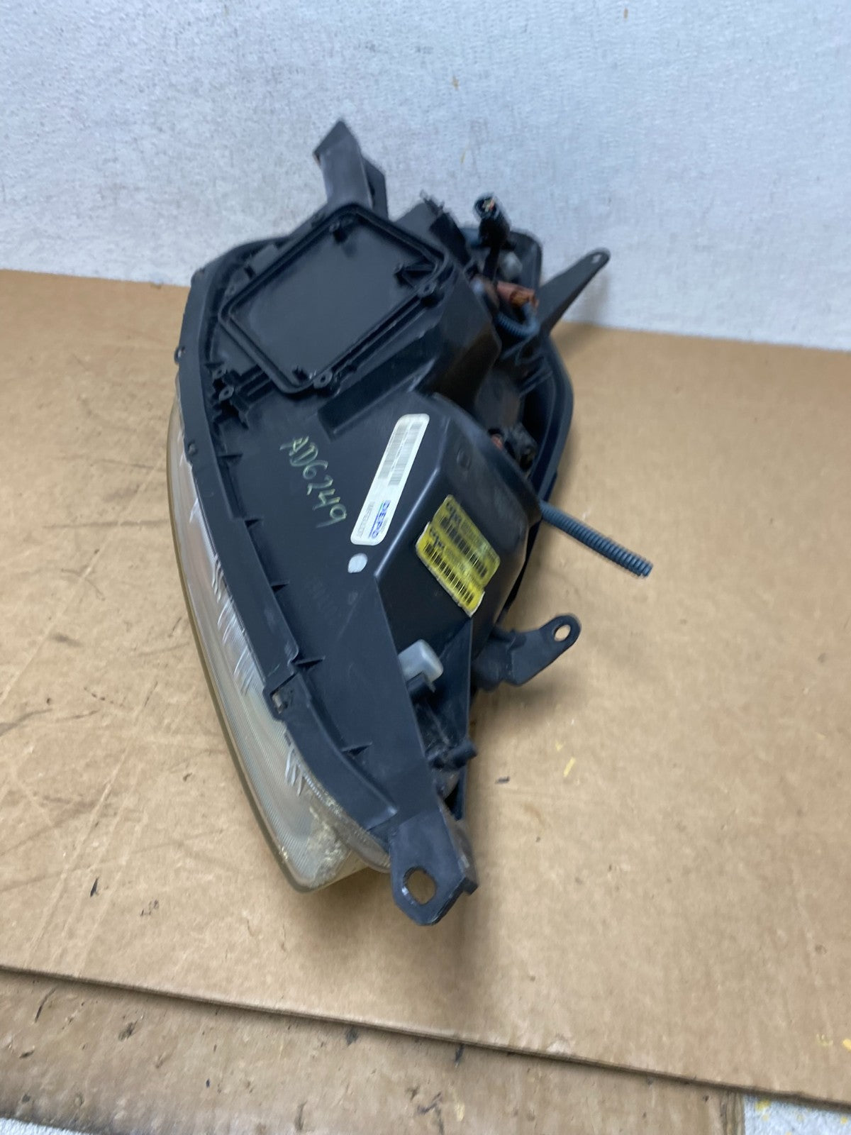 2004-2005 Toyota Sienna Left Driver LH Side Halogen Headlight DEPO AD6249 DW7