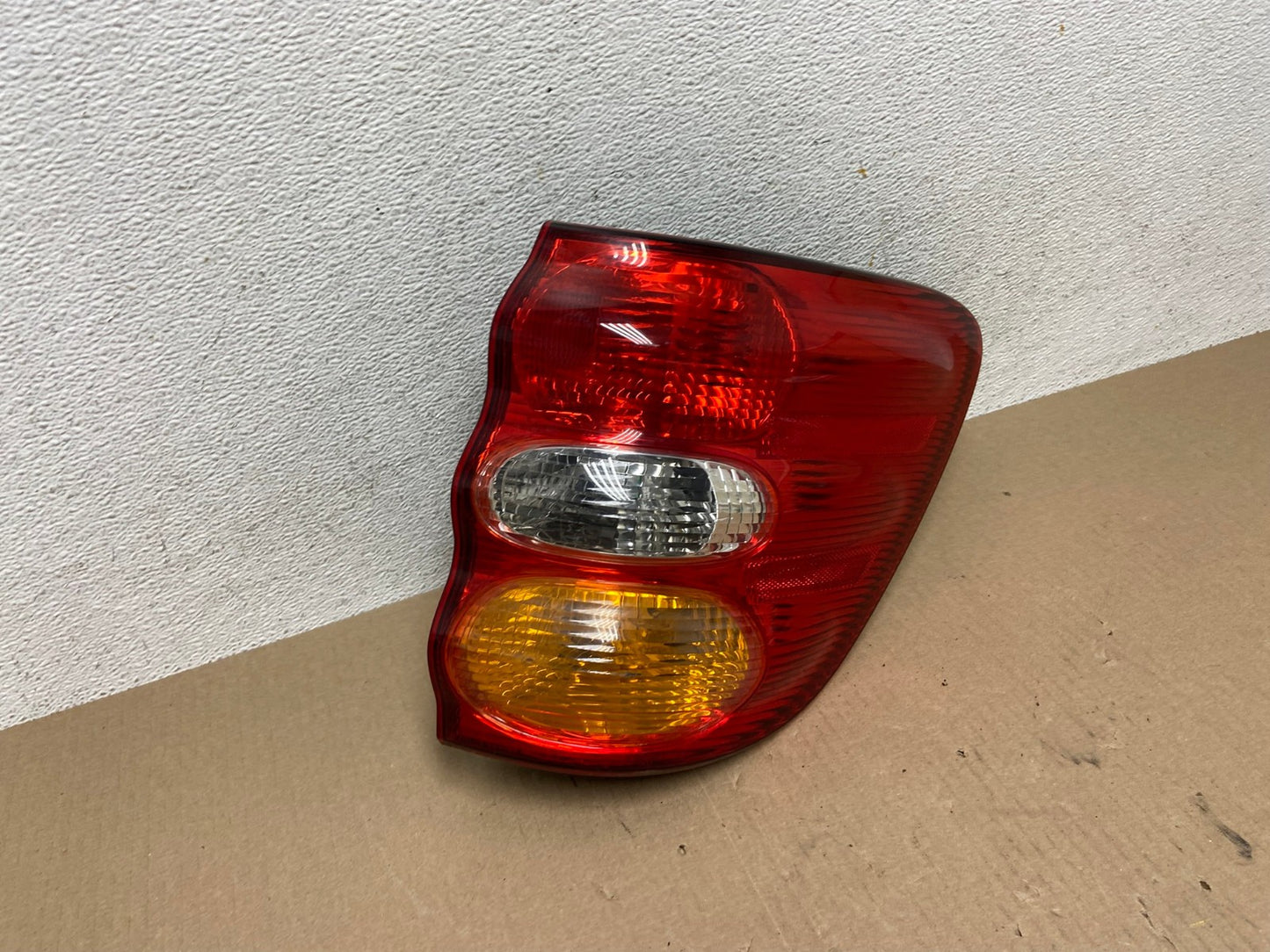 2001 to 2004 Toyota Sequoia Right Passenger Rh Side Tail Light AE6965 LK2