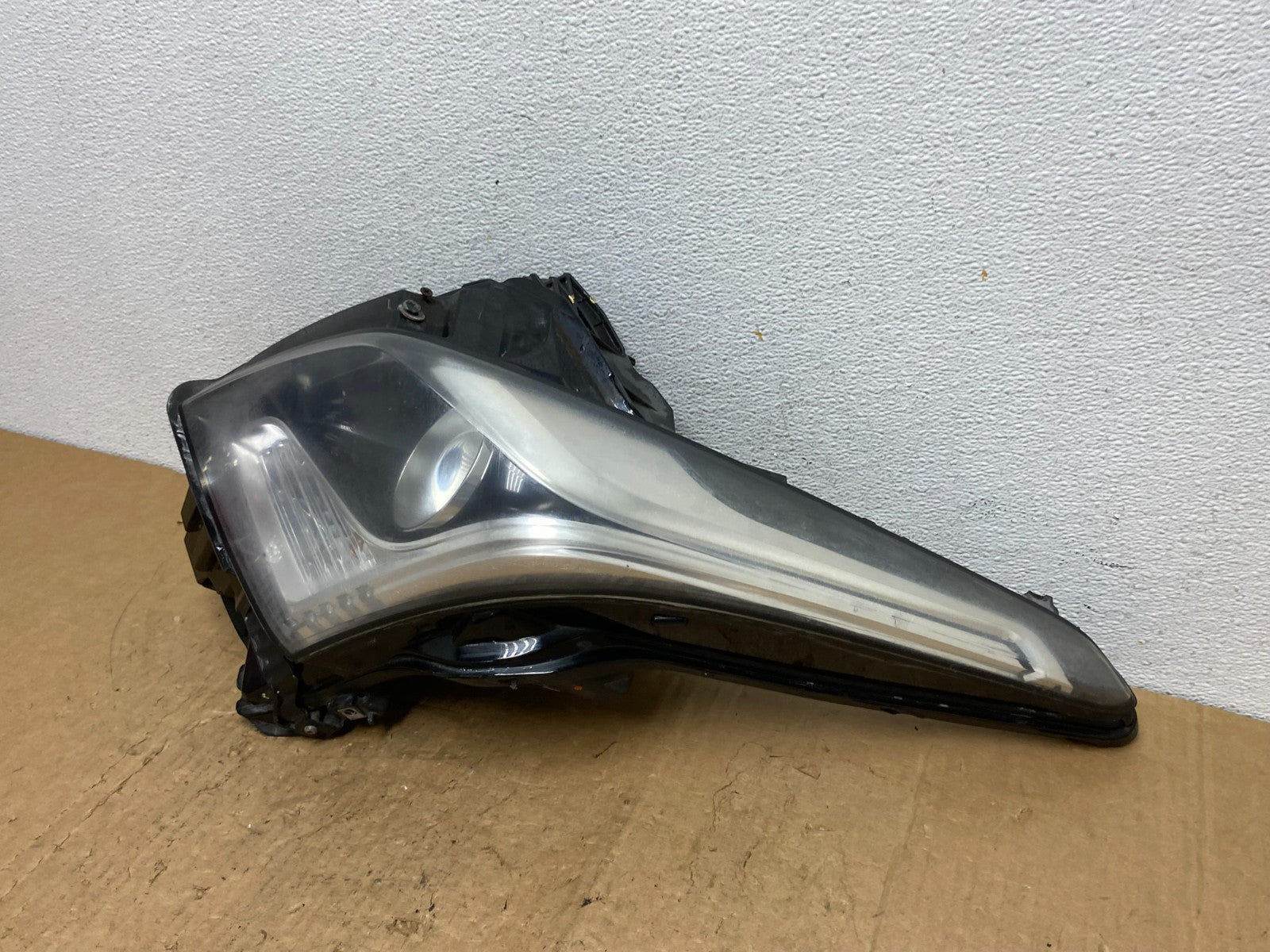 2013 to 2018 Cadillac Ats Left Driver LH Side Halogen Headlight AD1430 DW1