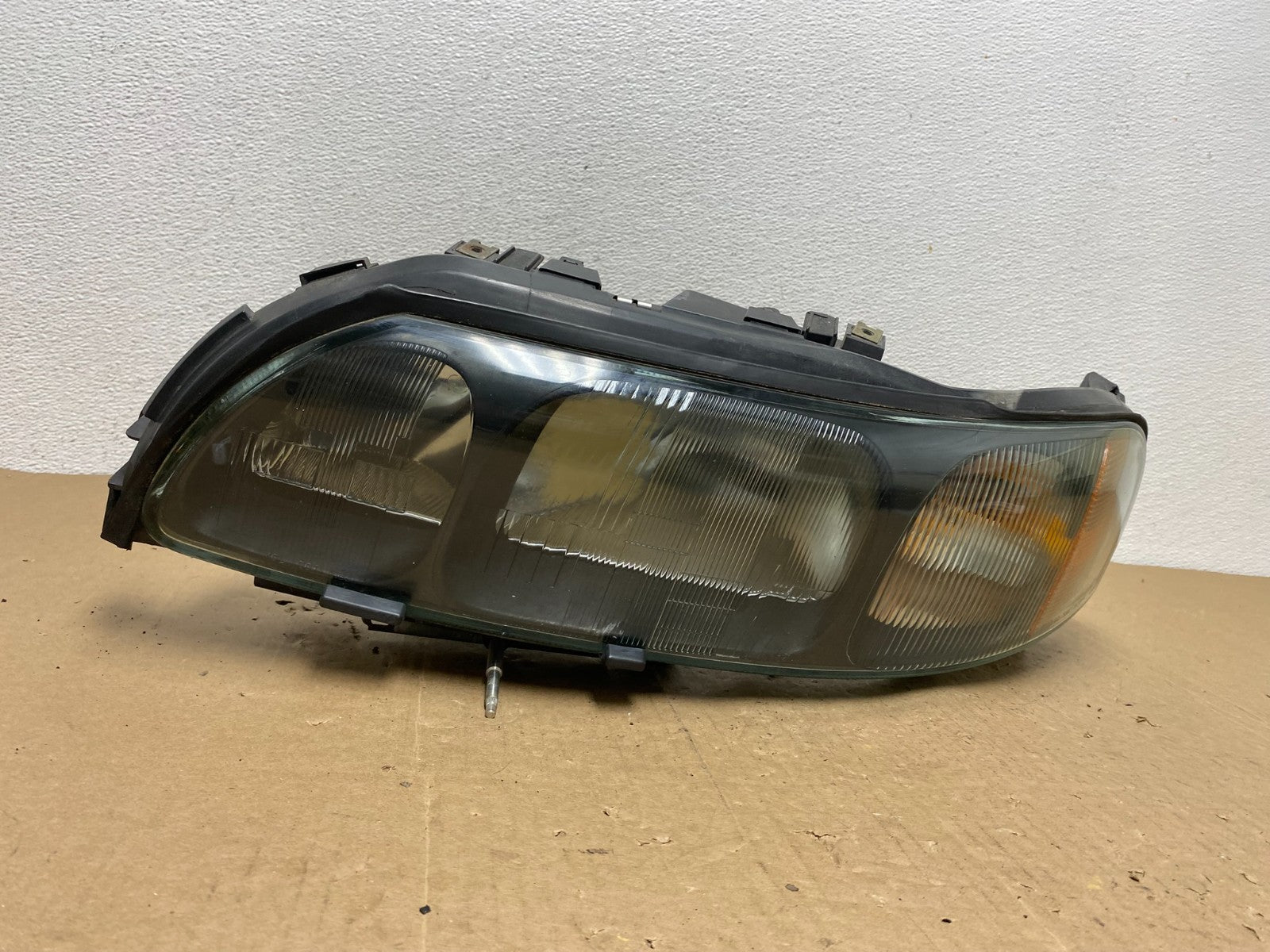 2001 to 2004 Volvo S60 Left Driver LH Headlight Halogen AC5759 DW0