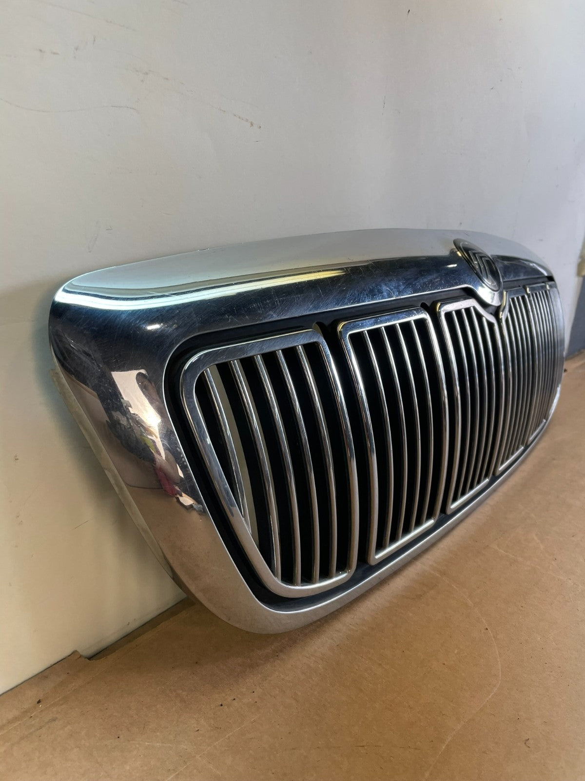 1998 to 2002 Mercury Grand Marquis Front Upper Grill Grille ag0856 DG2