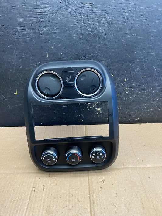 2011 to 2017 Jeep Compass Dash Climate Temperature Control Radio Bezel AA7883 DG0