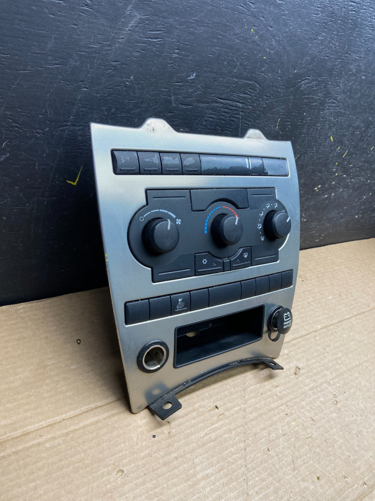 2005 2006 2007 Jeep Commander Grand Cherokee A/C Climate Control Bezel W0314 DG2