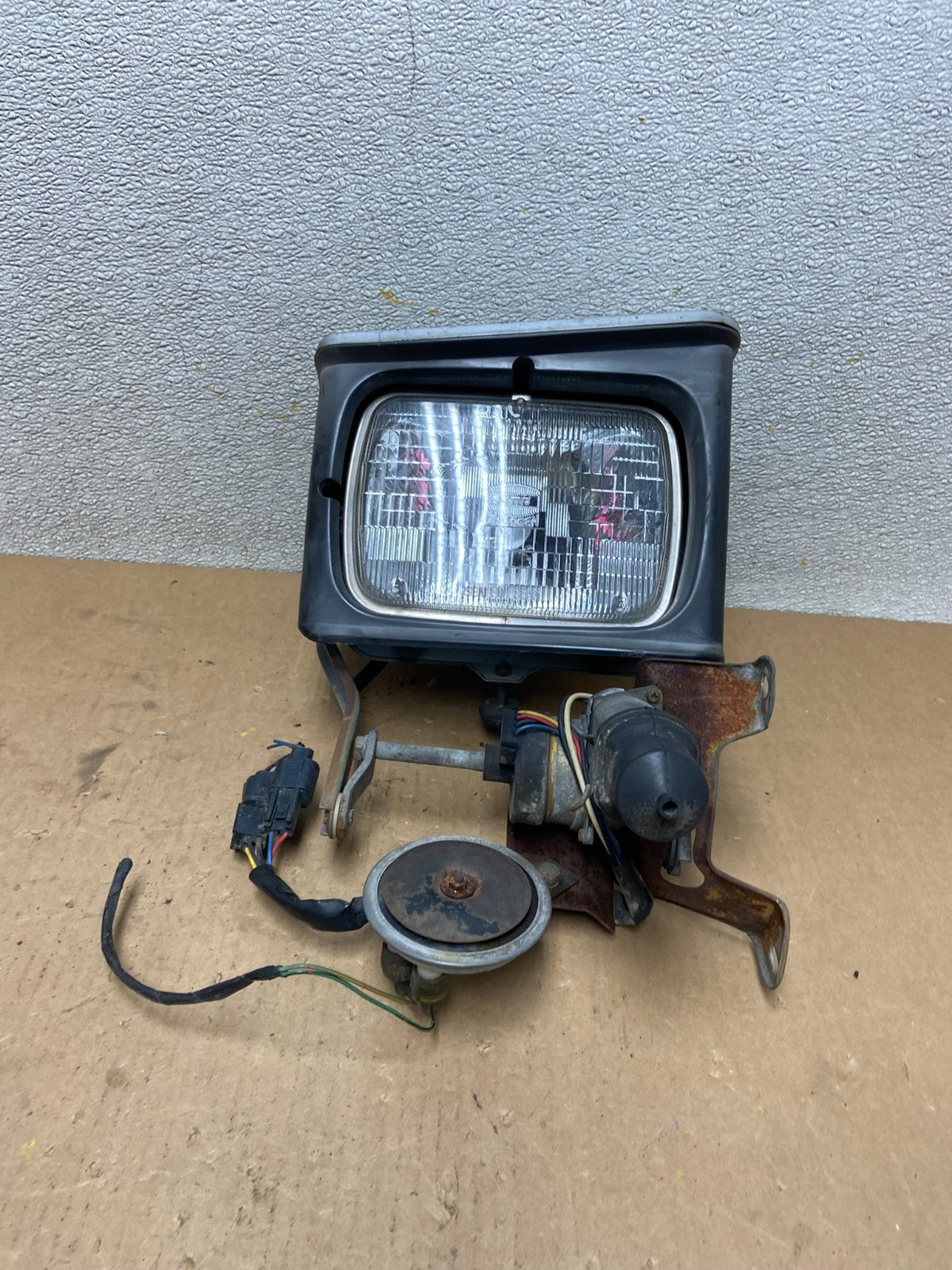 1983 - 1989 Mitsubishi Starion Right Passenger RH Headlight Oem Z6667 DG0