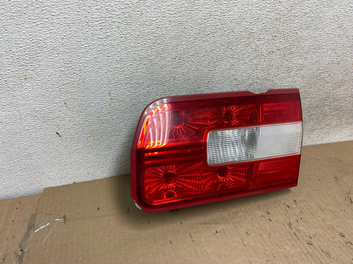 2007-2009 Lincoln Zephyr MKZ Right Passenger Side Tail Light Inner AH5945 LK1