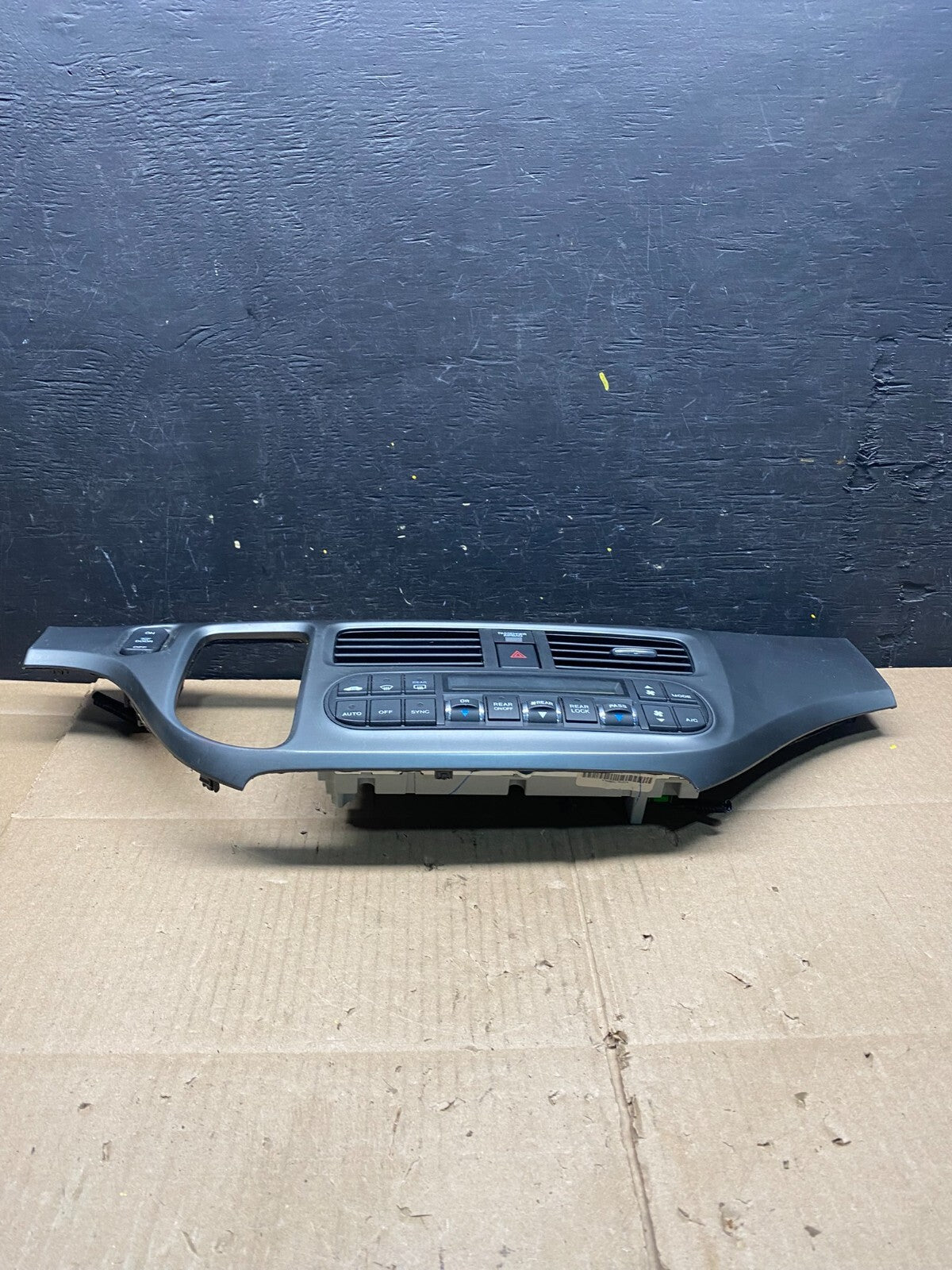 2005 to 2010 Honda Odyssey  Radio Climate Control Dash Trim Bezel L5373 DG1