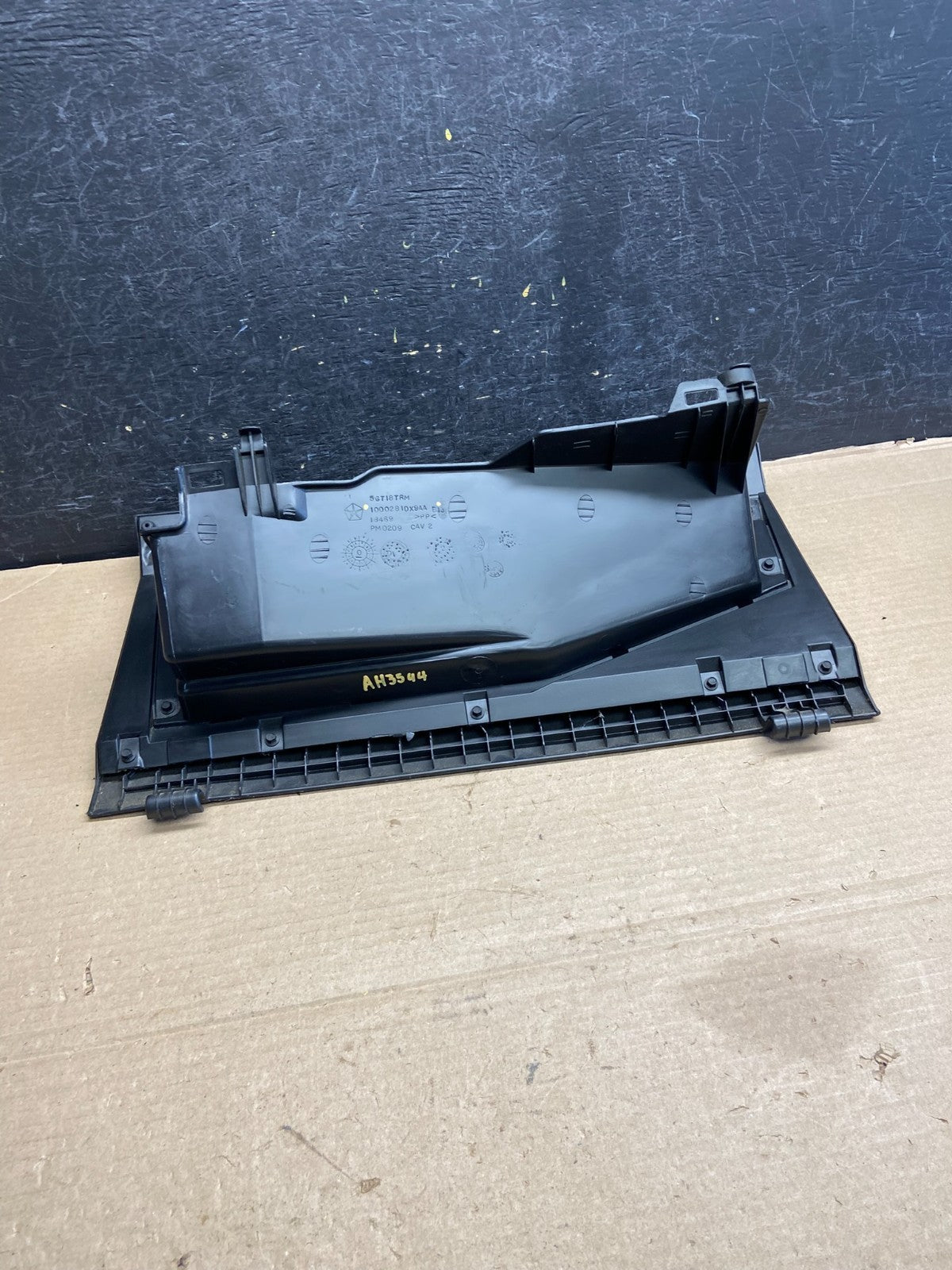 2002-2005 Dodge Ram 1500 Front Right Passenger RH Storage Glove Box AH3544 DG4