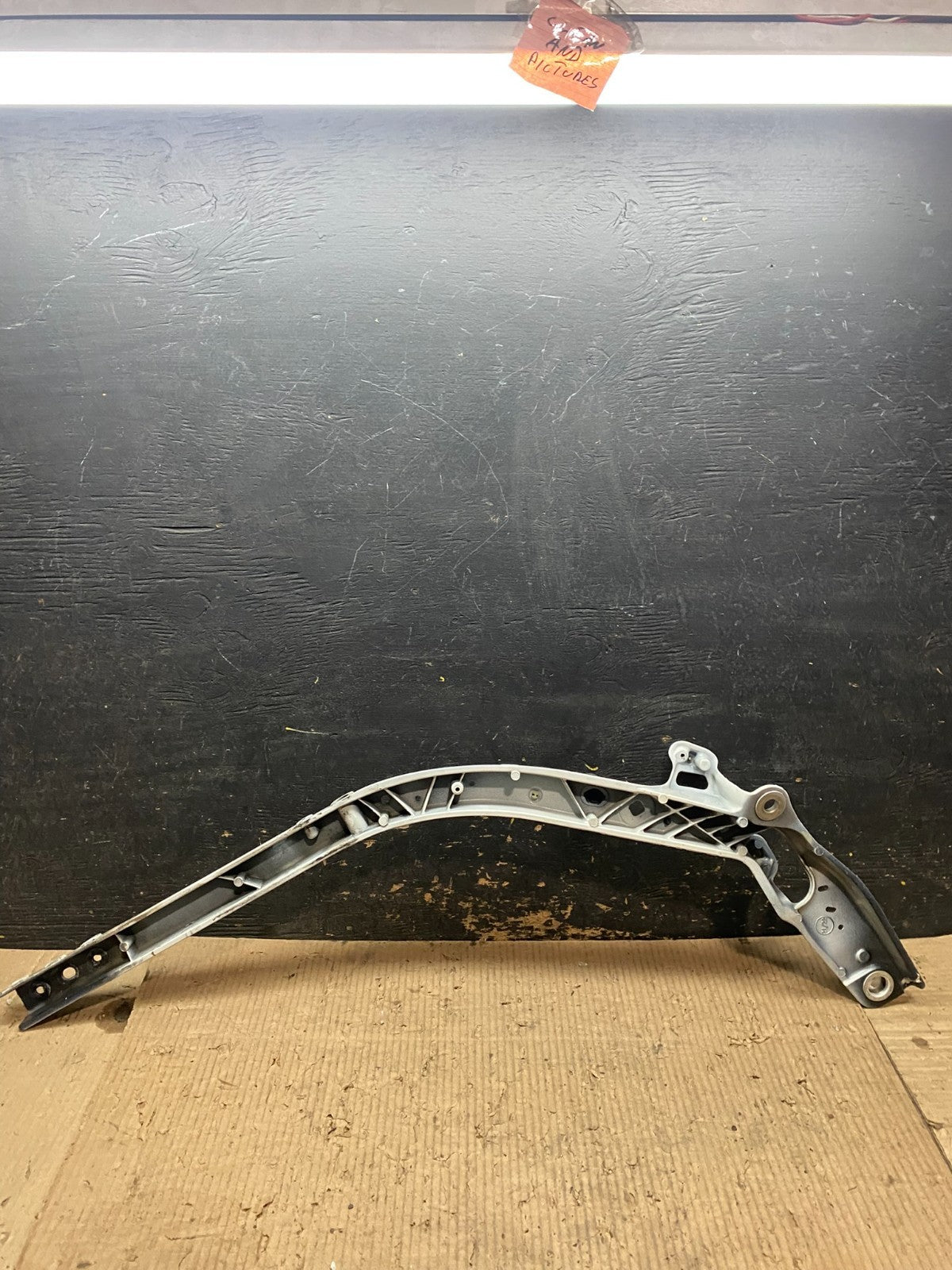 2020 to 2023 Ford Explorer Left Driver LH Upper Tic Bar Oem X0246 DG4