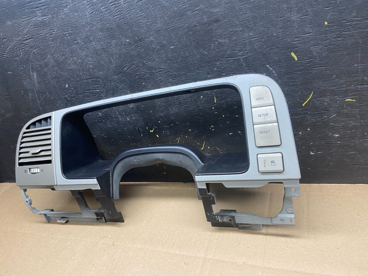 2003 to 2006 Lincoln Navigator Speedometer Dash Trim Bezel w Air Vent T9160 DG2