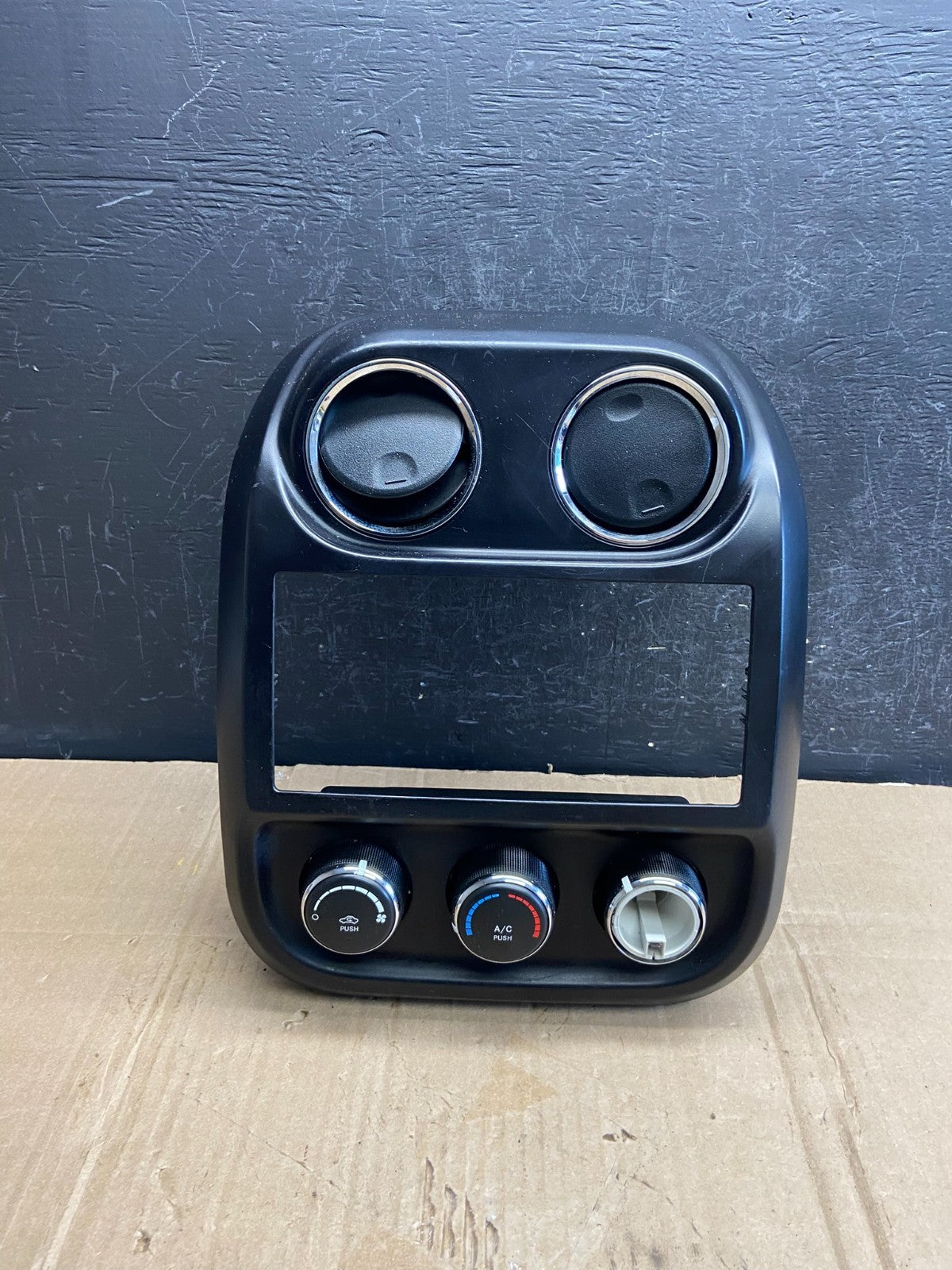 2011 to 2017 Jeep Compass Dash Climate Temperature Control Radio Bezel ad7229 DG0