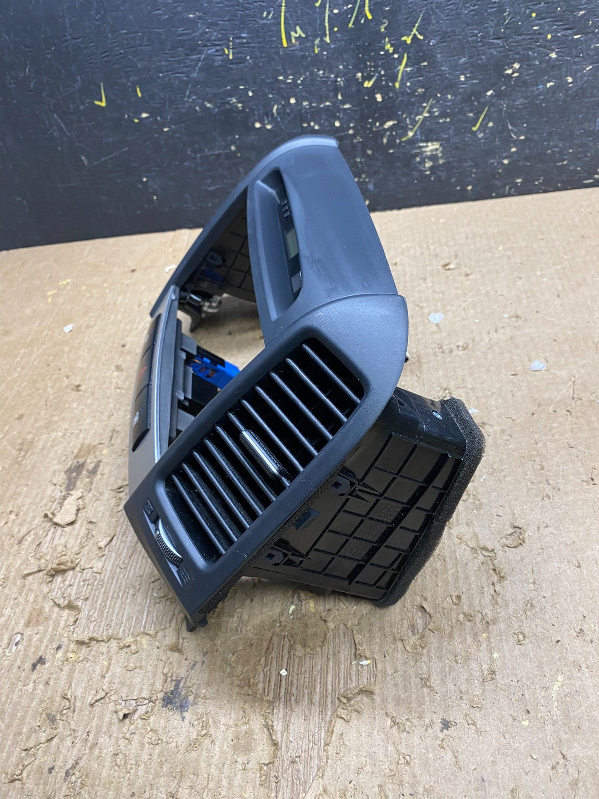 2007 to 2012 Hyundai Santa Fe Center Air Vent A/C Clock Bezel Trim OEM AA0018 DG2