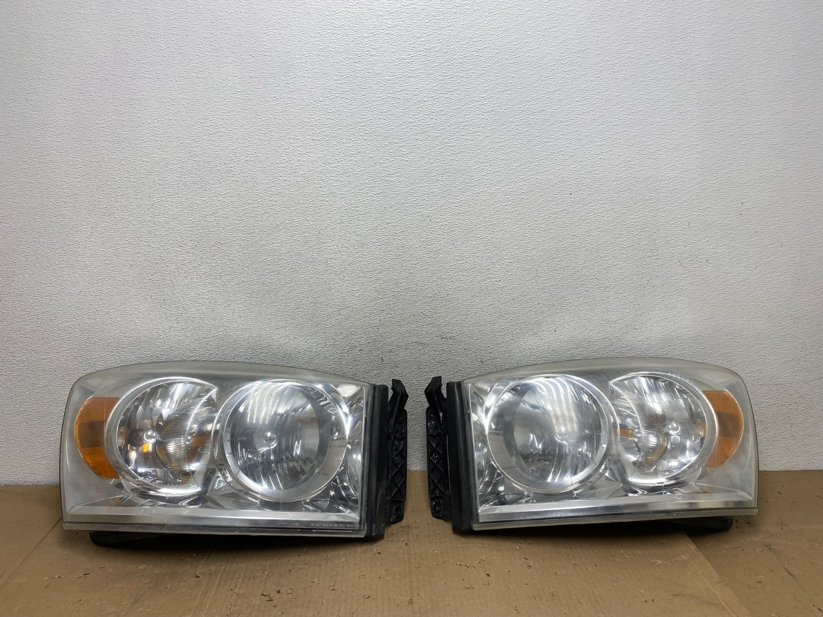 2006 to 2008 Dodge Ram Left+Right Side Set Halogen Headlights AE9230 DW0