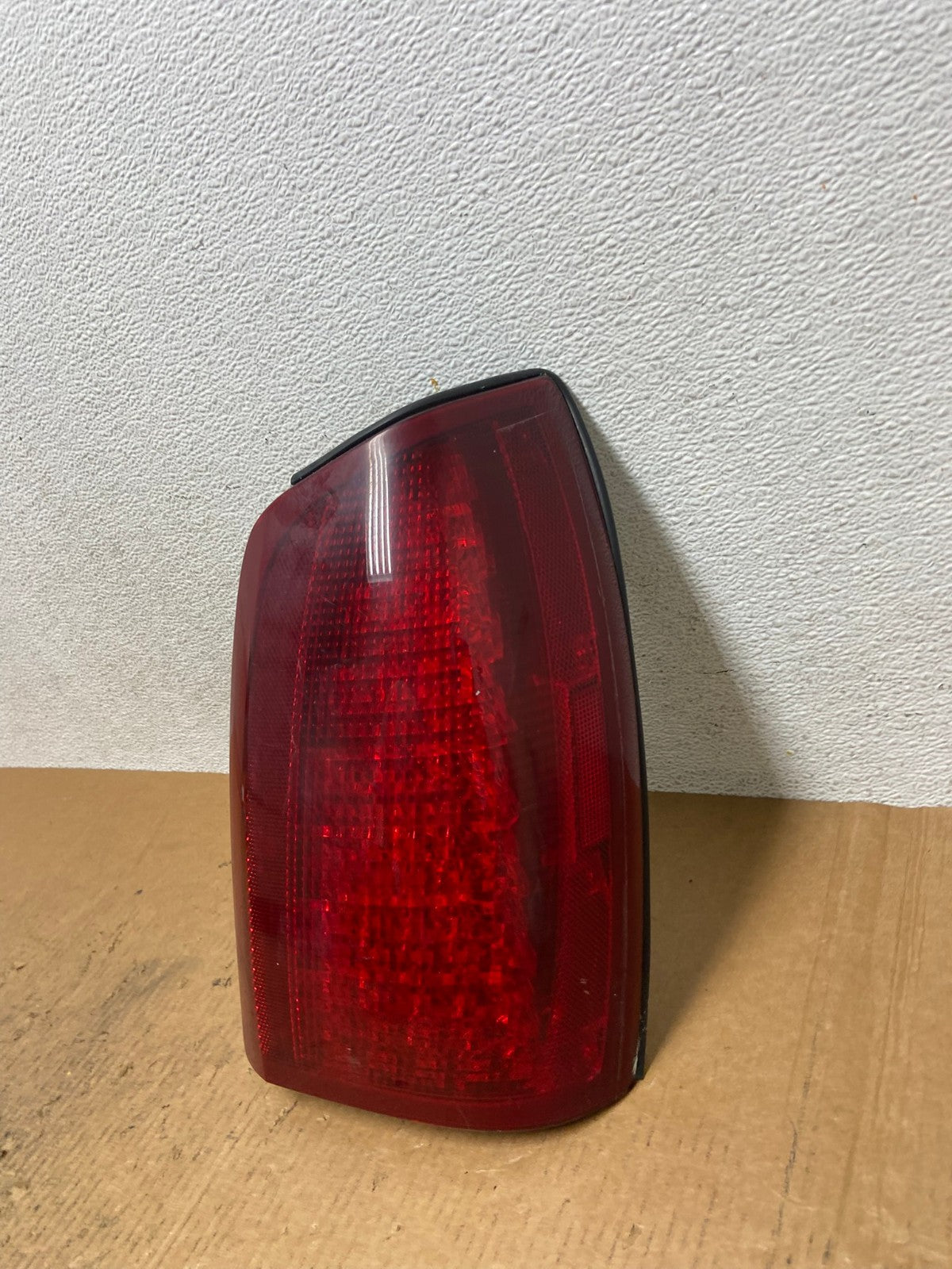 2000 to 2005 Cadillac Deville Right Passenger Rh Side Tail Light AE2651 LK1