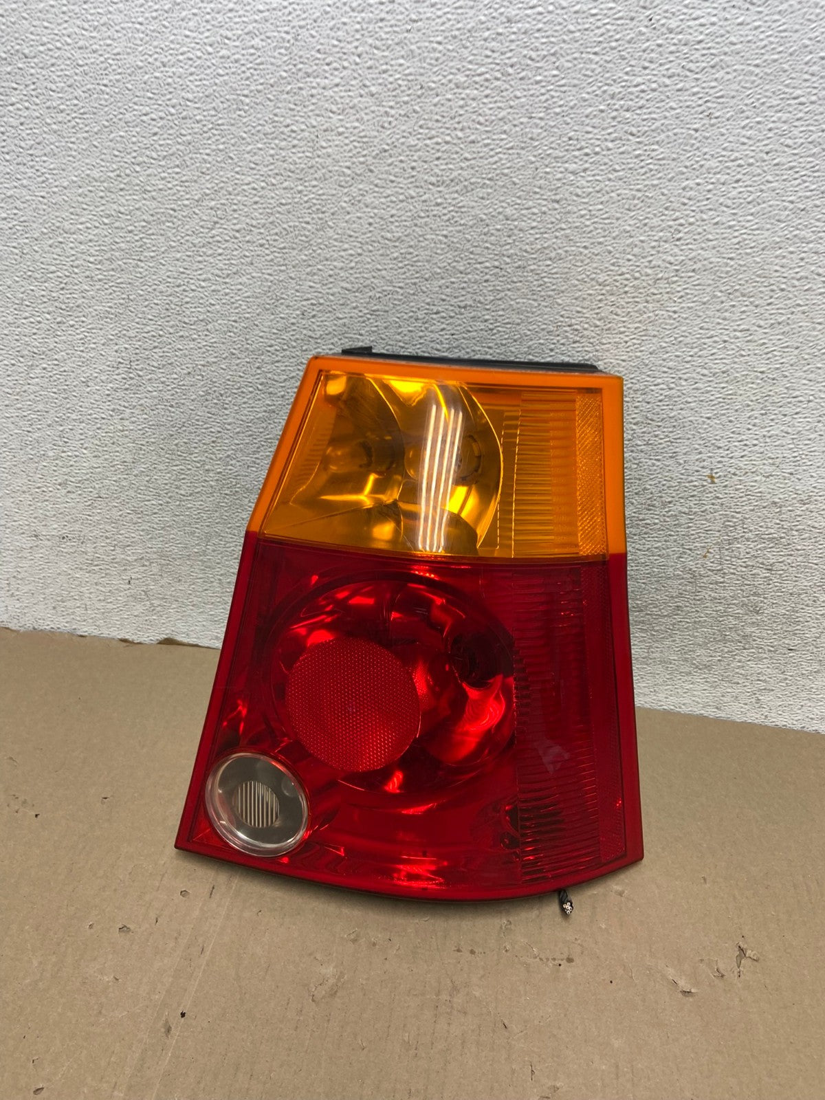 2004 to 2006 Chrysler Pacifica Right Passenger Rh Side Tail Light AG6870 LK0