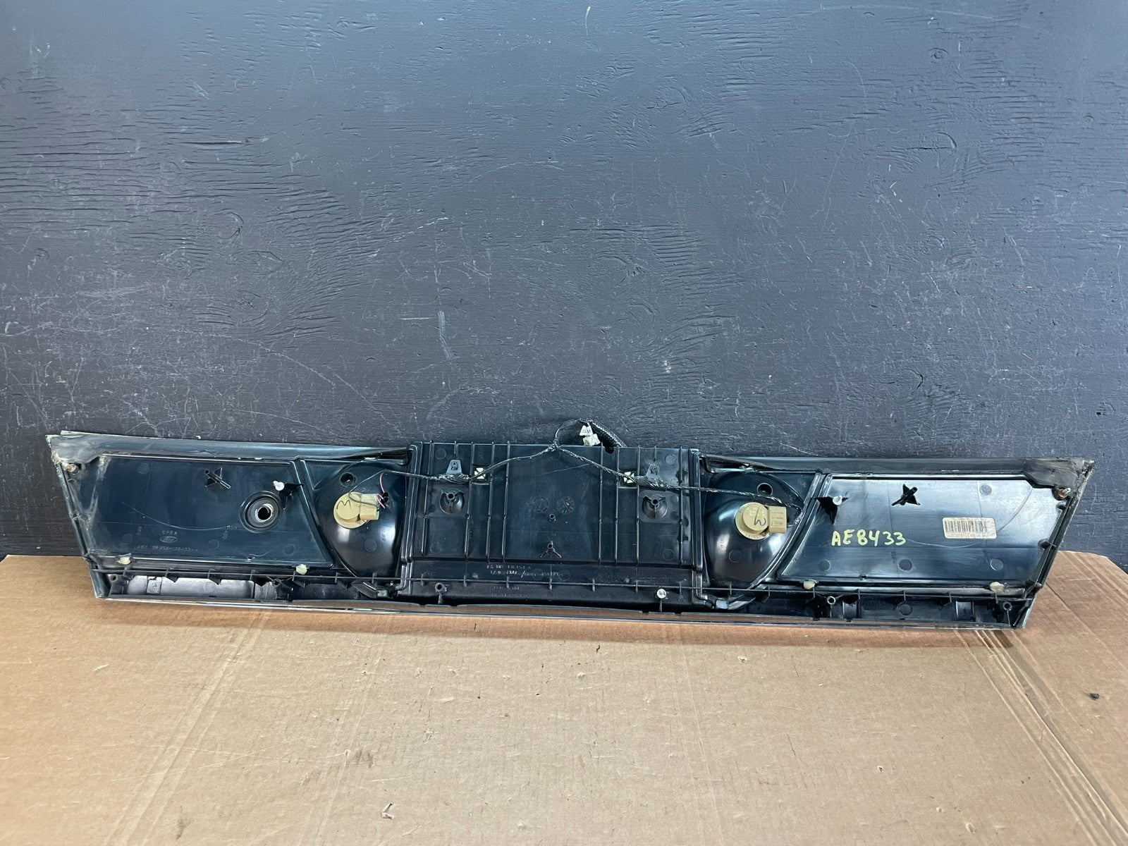 1998 - 2011 Ford Crown Victoria Trunk Rear Garnish License Plate Panel AE8433 DG3