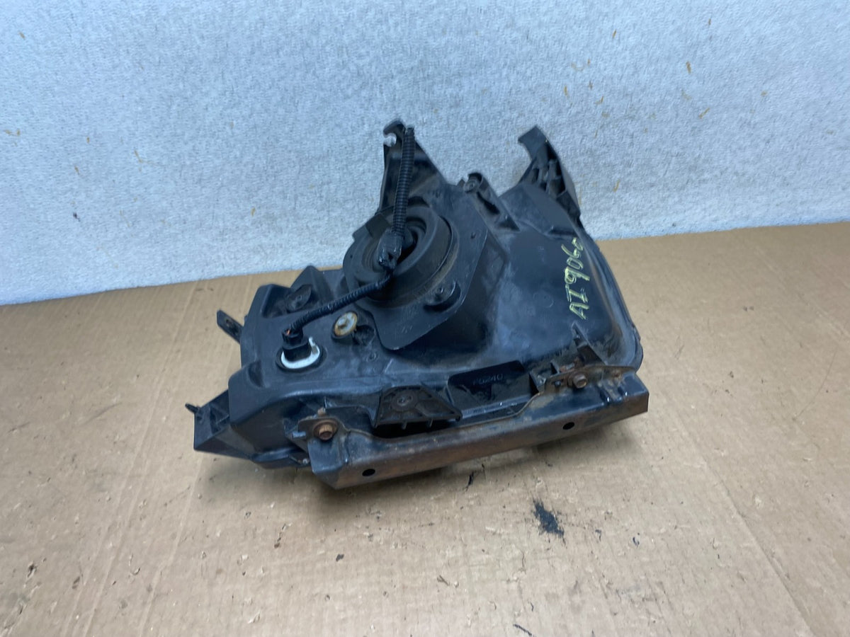 2003 to 2006 Honda Element Right Passenger Rh Side Headlight AI9060 DW6