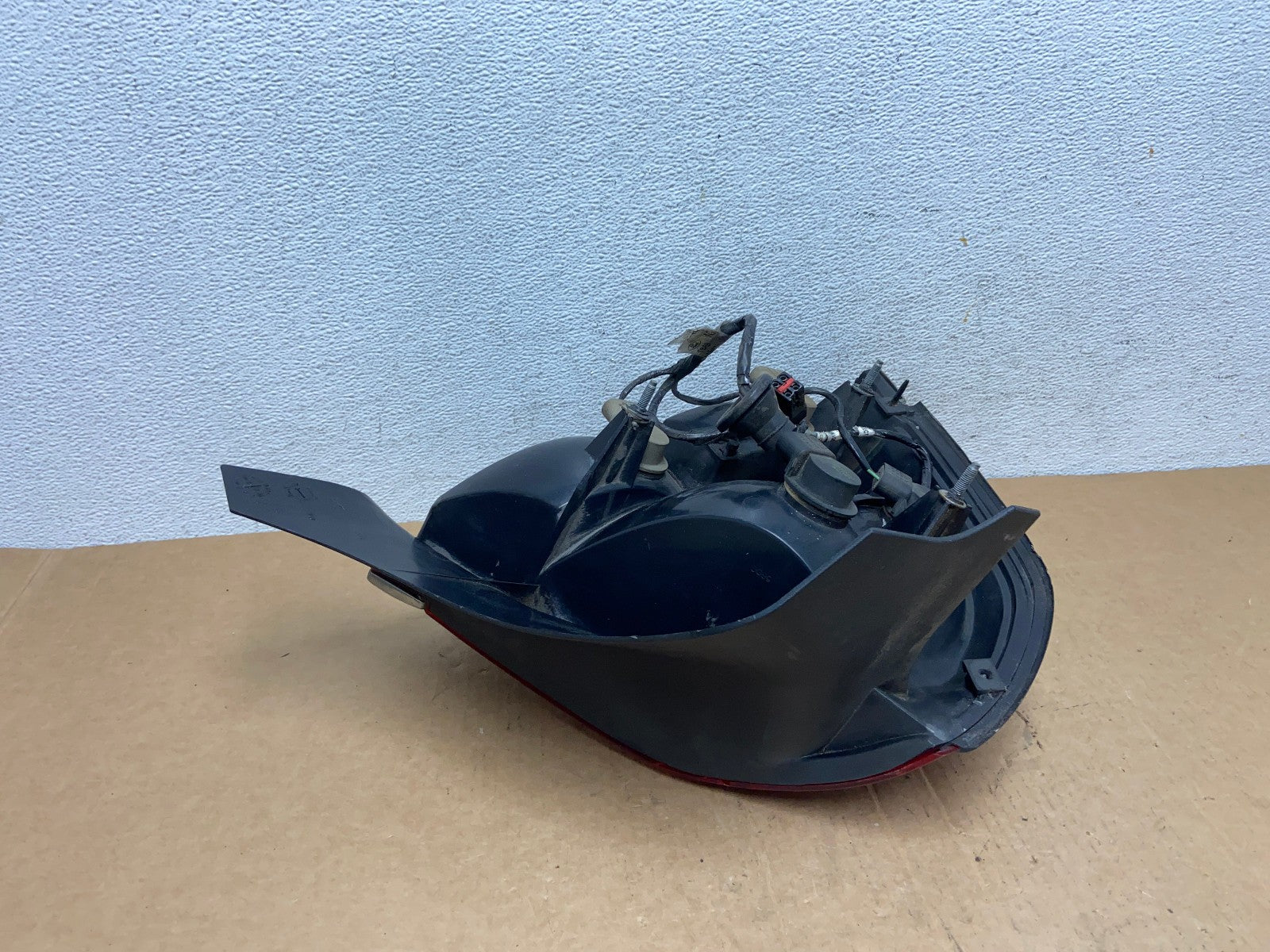 1998-2003 Ford Crown Victoria Right Passenger Rh Side Tail Light AD6091 LK5