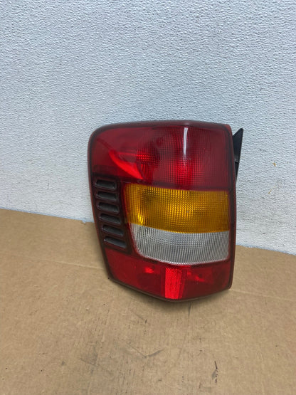 1999 - 2004 Jeep Grand Cherokee WJ Left Driver Lh Tail Light AD5471 LK0