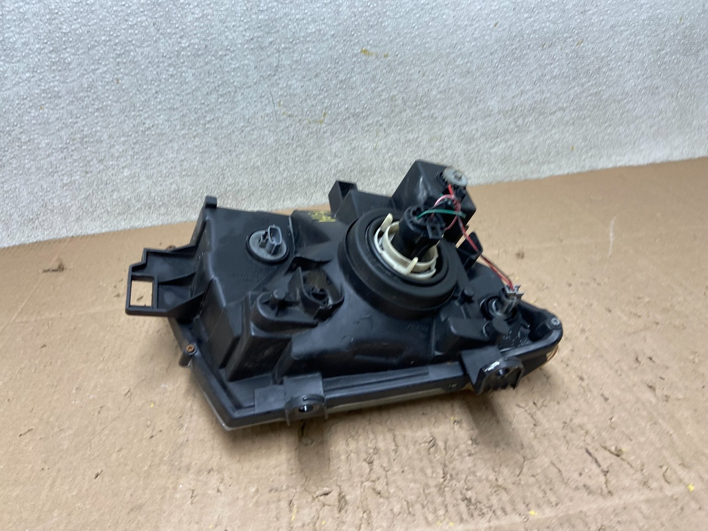 2005 - 2015 Nissan Xterra Driver Left LH Side Headlight Y3171 DW4