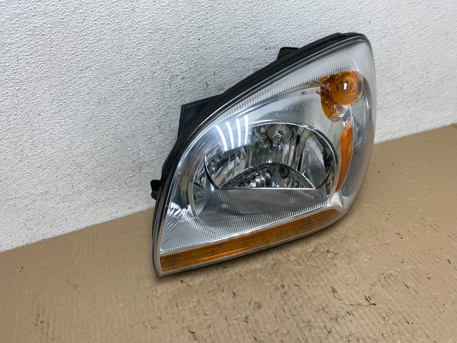 2005 to 2006 Kia Sportage Left Driver LH Halogen Headlight DEPO AE9763 DW2