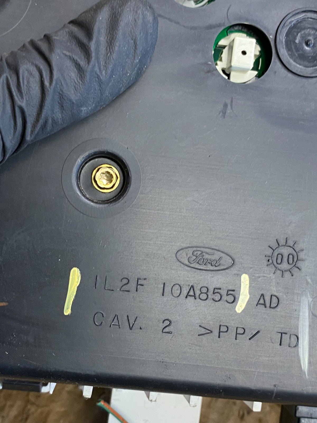 2002-2005 Ford Explorer  Speedometer Cluster Gauge Oem Z9989 DG7