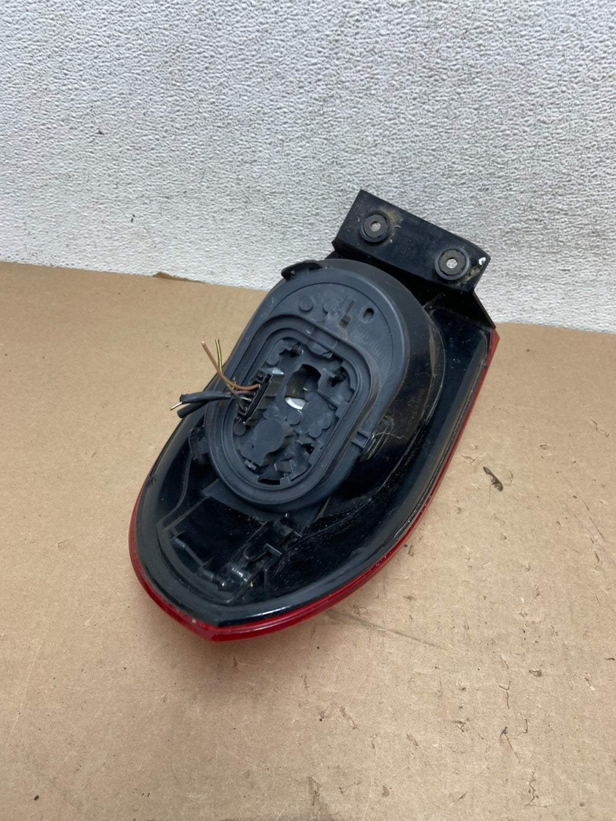 2009 to 2011 Volkswagen Tiguan Driver Left Side Tail Light AG41096