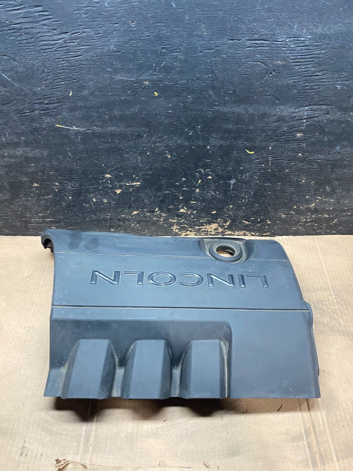2009 to 2012  Lincoln MKS 3.7L Engine Motor Cover V9957 DG1