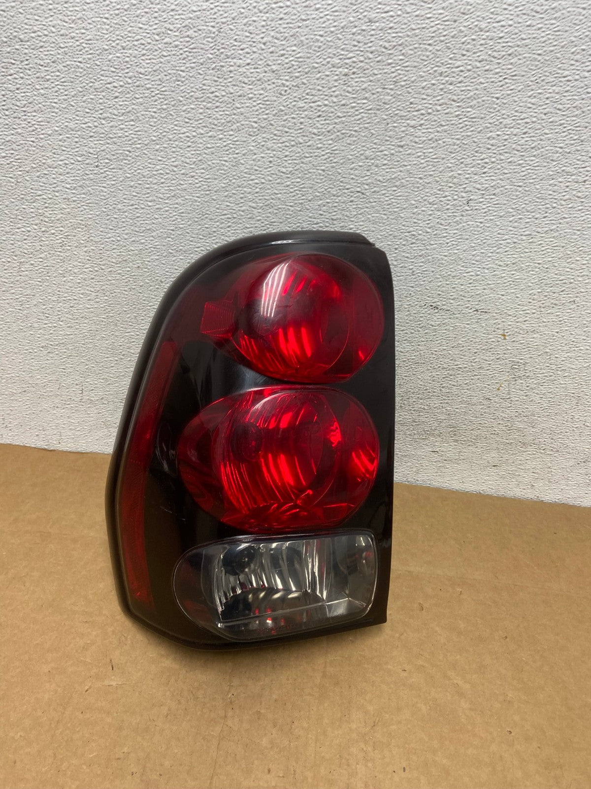 2002 to 2009 Chevrolet Trailblazer Left Driver LH Side Tail Light AD4469 LK0