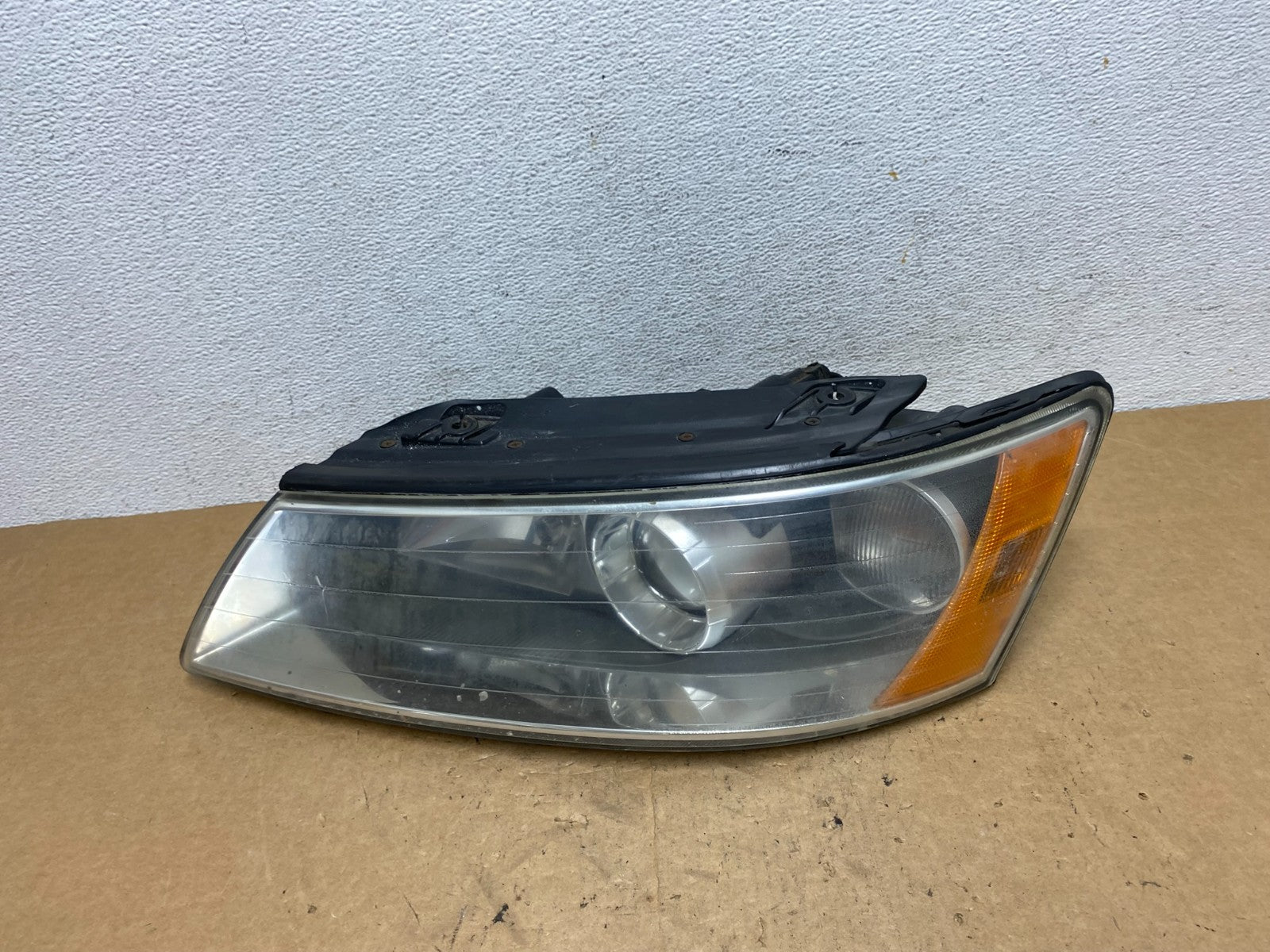 2006 to 2008 Hyundai Sonata Left Driver LH Side Headlight Halogen AD5242 DW0