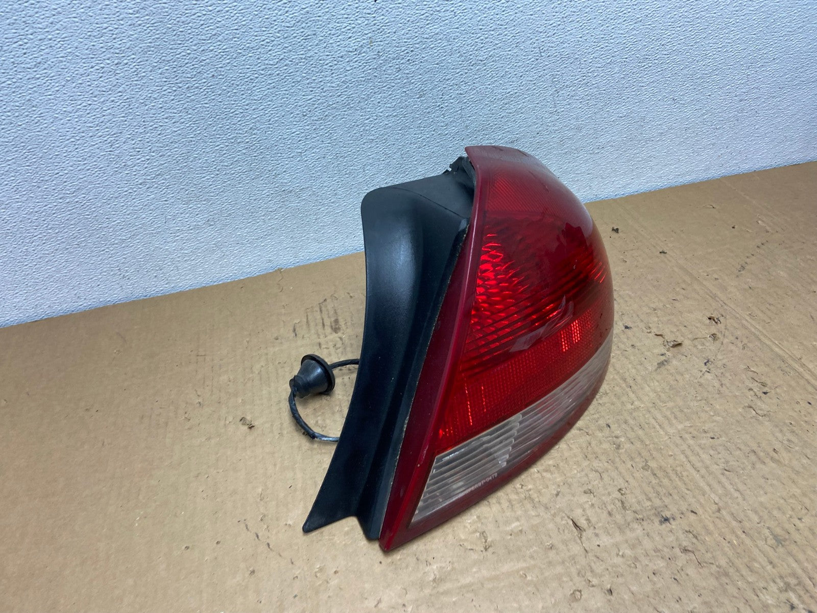 2004 2005 2006 2007 Ford Taurus Right Passenger Side Tail Light AC8266 LK2