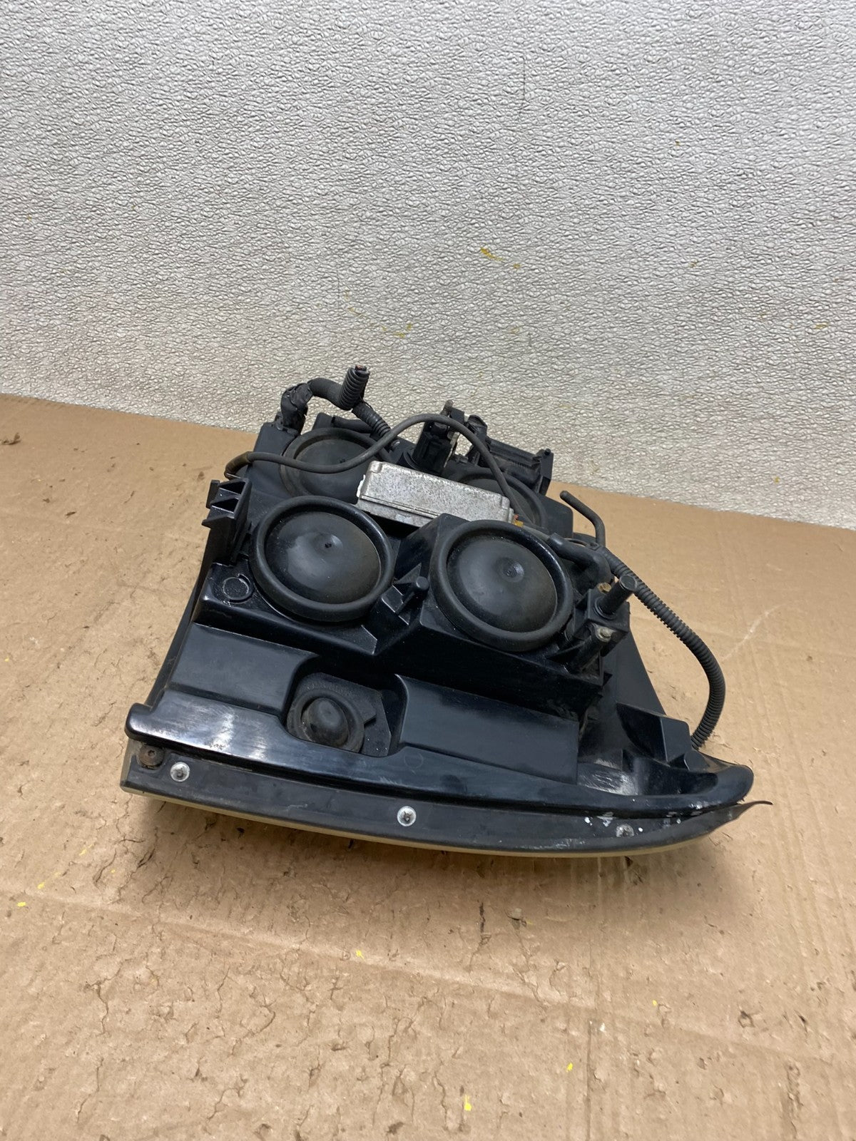 2002-2006 Cadillac Escalade Right Passenger Side Xenon HID Headlight Oem Y31067