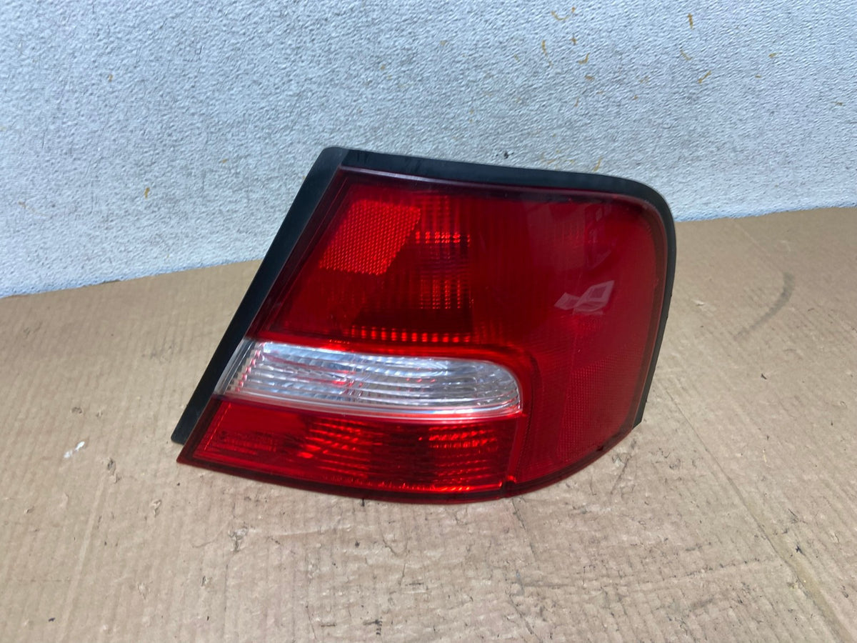 2000 to 2001 Nissan Altima Tail Light Right Passenger Rh Side AI8222 LK0