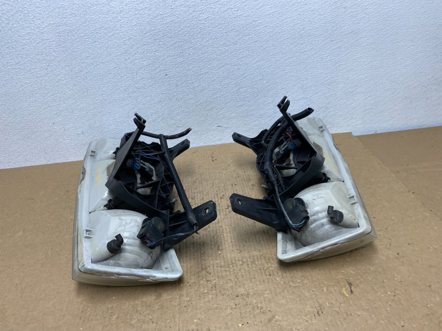 2002 2003 2004 Saturn Vue Left+Right Set Side Headlights Oem AC1609 DW10