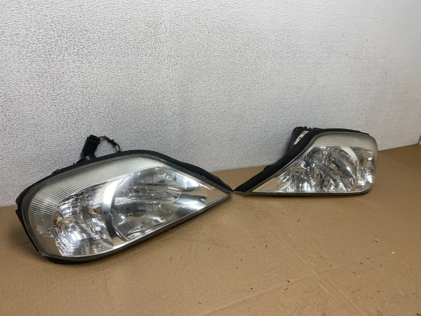 2000 to 2005 Mercury Sable Left+Right Side Set Halogen Headlights AB6122 DW2