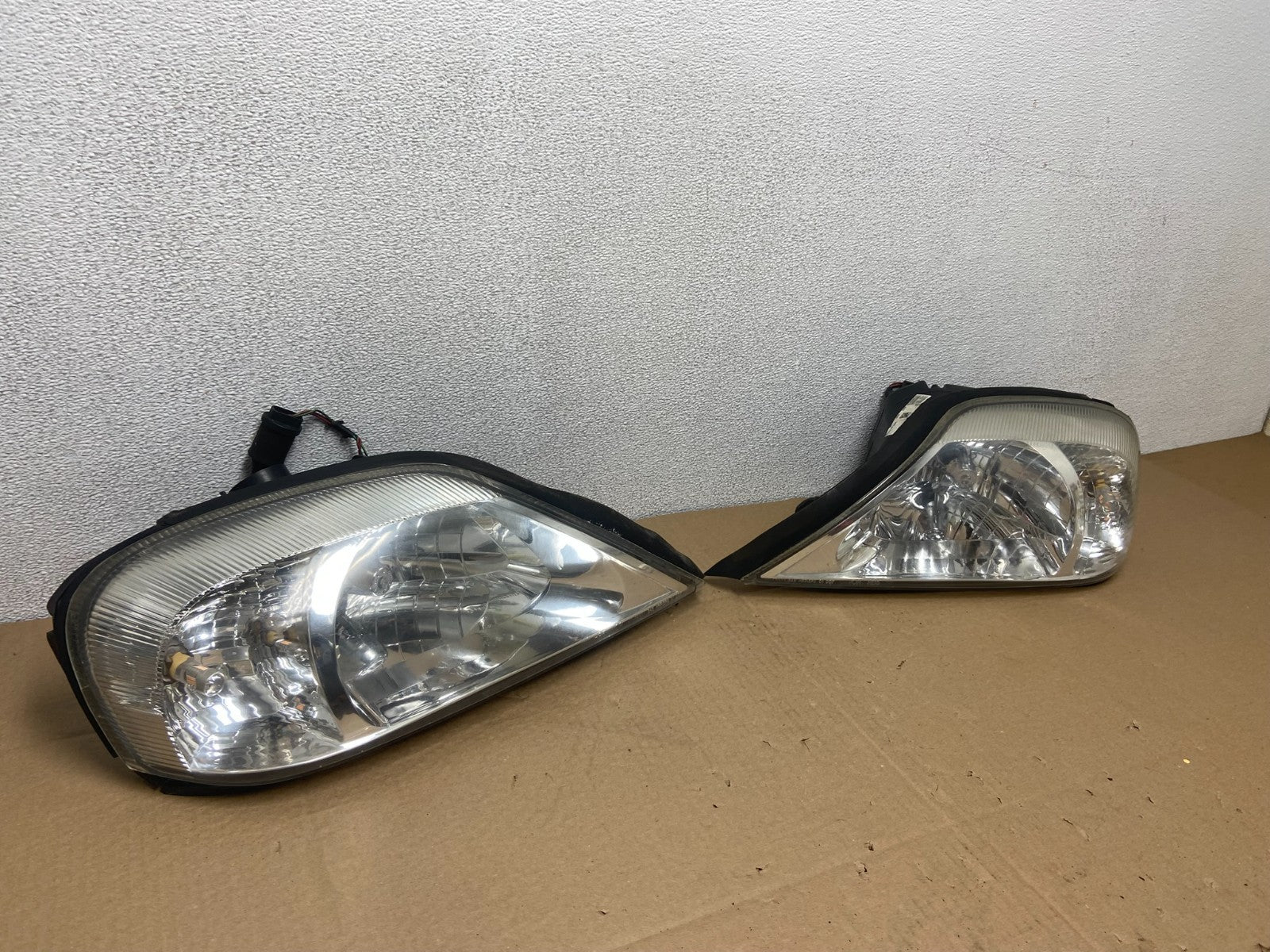 2000 to 2005 Mercury Sable Left+Right Side Set Halogen Headlights AB6122 DW2