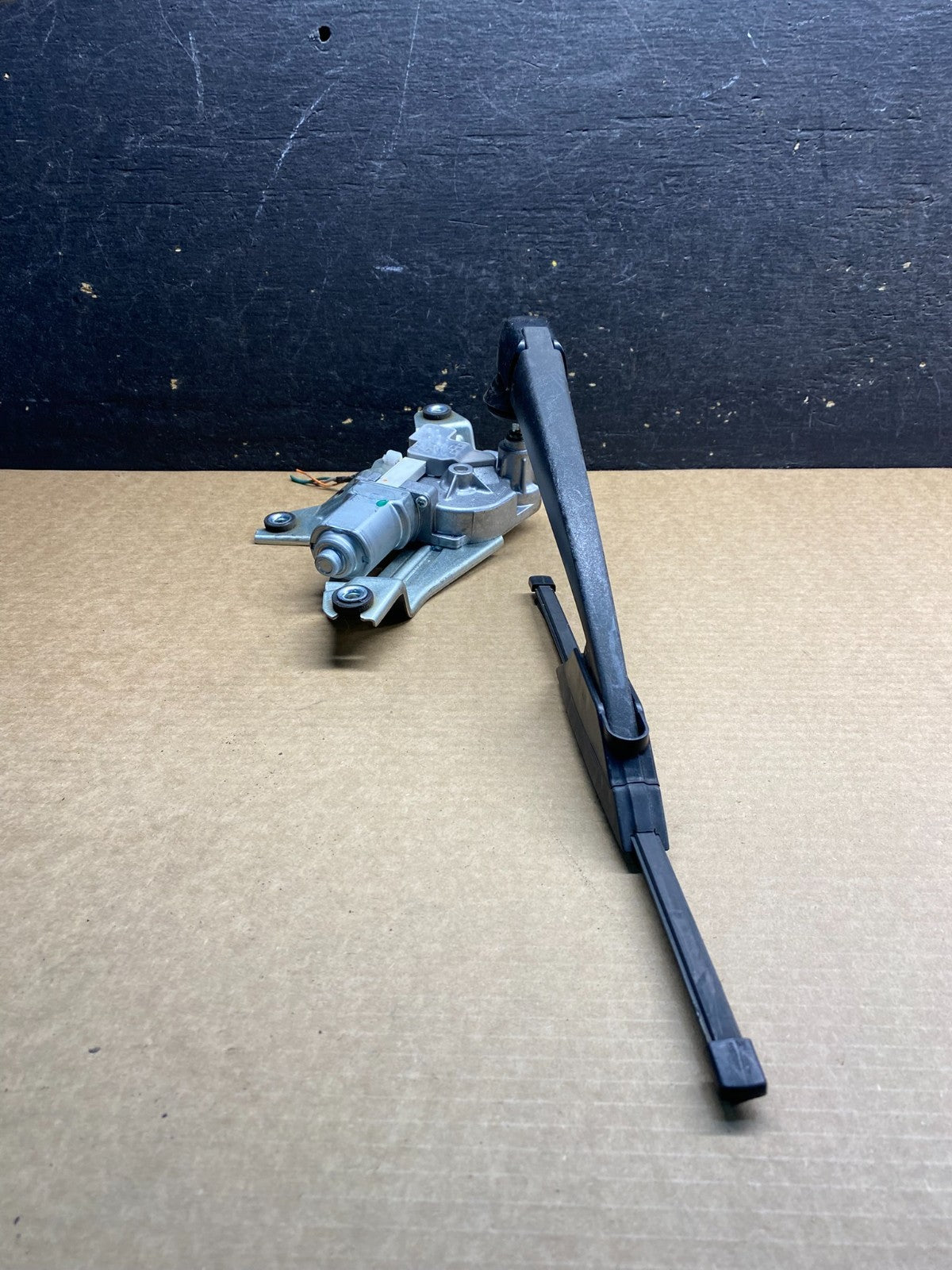 2011 to 2017 Infiniti QX56 QX80 Rear Wiper Motor OEM Z9042 DG2