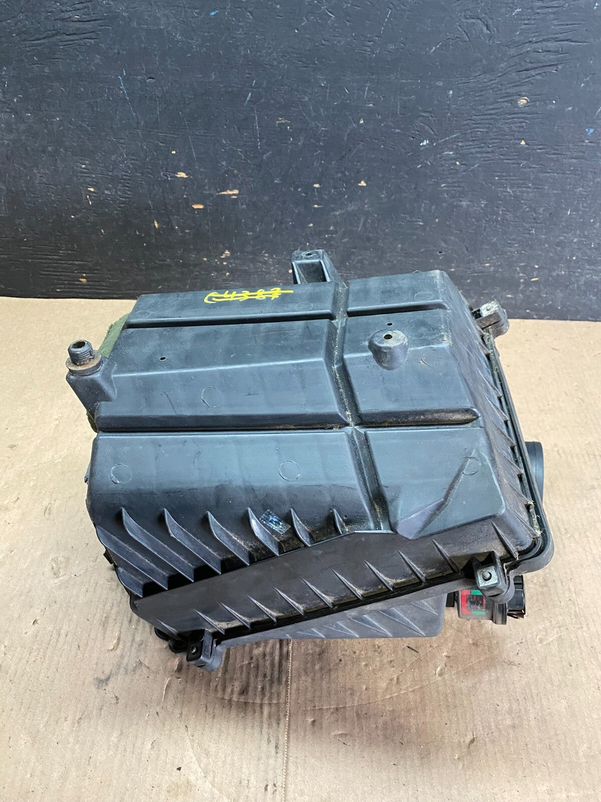 2007 to 2014 Chevrolet Suburban Tahoe Silverado Air Cleaner Box N54945